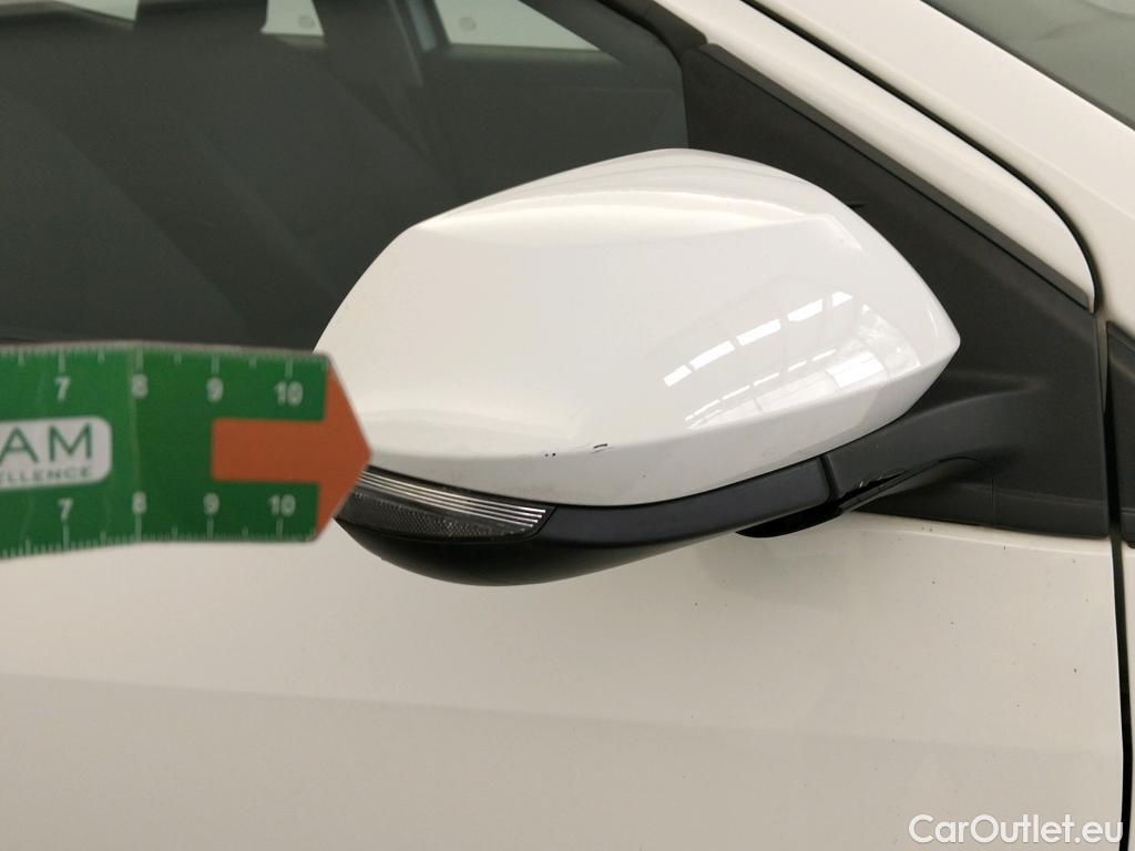  Toyota  Yaris TOYOTA  / 2020 / 5P / berlina con portón 1.5 120H Business Plus #23