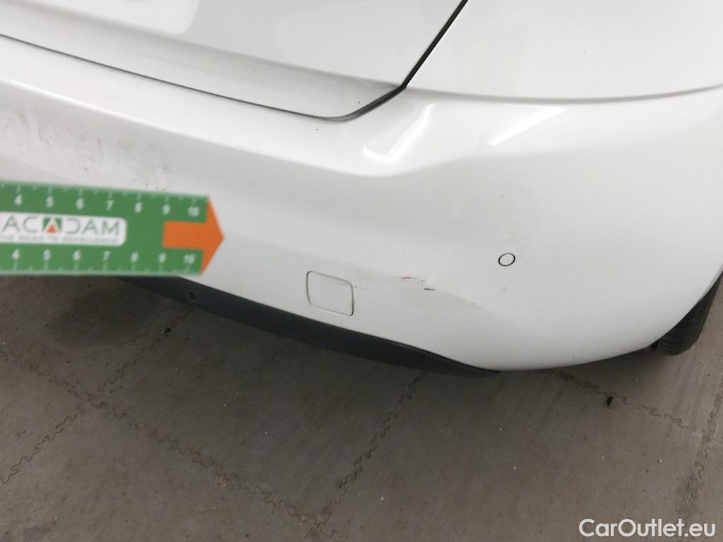  Peugeot  308 PEUGEOT  / 2017 / 5P / berlina con portón 5P Style BlueHDi 100 S&S 6 Vel. MAN #16