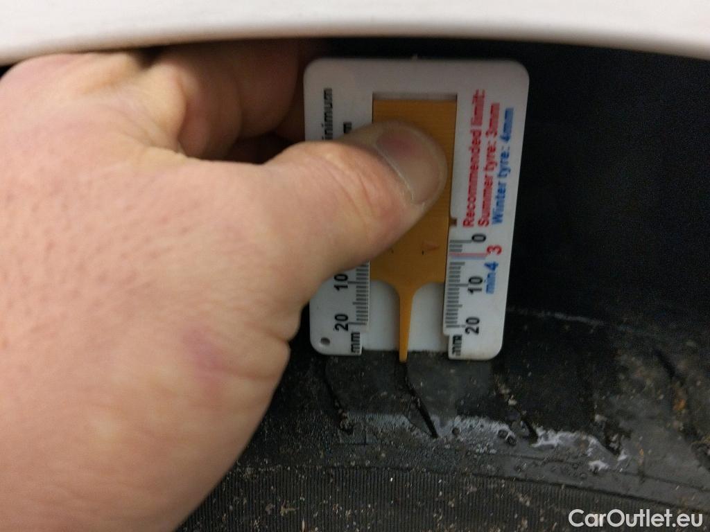  Toyota  Yaris TOYOTA  / 2020 / 5P / berlina con portón 1.5 120H Business Plus #14