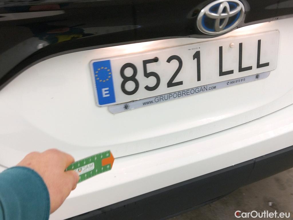  Toyota  Yaris TOYOTA  / 2020 / 5P / berlina con portón 1.5 120H Business Plus #9