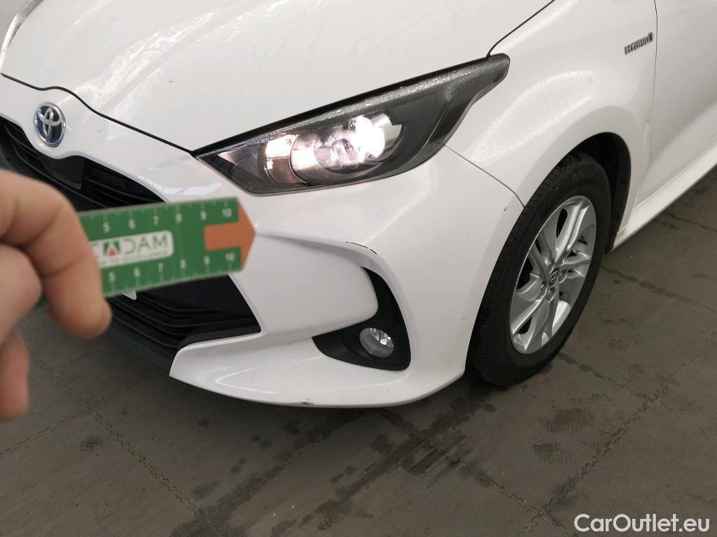  Toyota  Yaris TOYOTA  / 2020 / 5P / berlina con portón 1.5 120H Business Plus #18