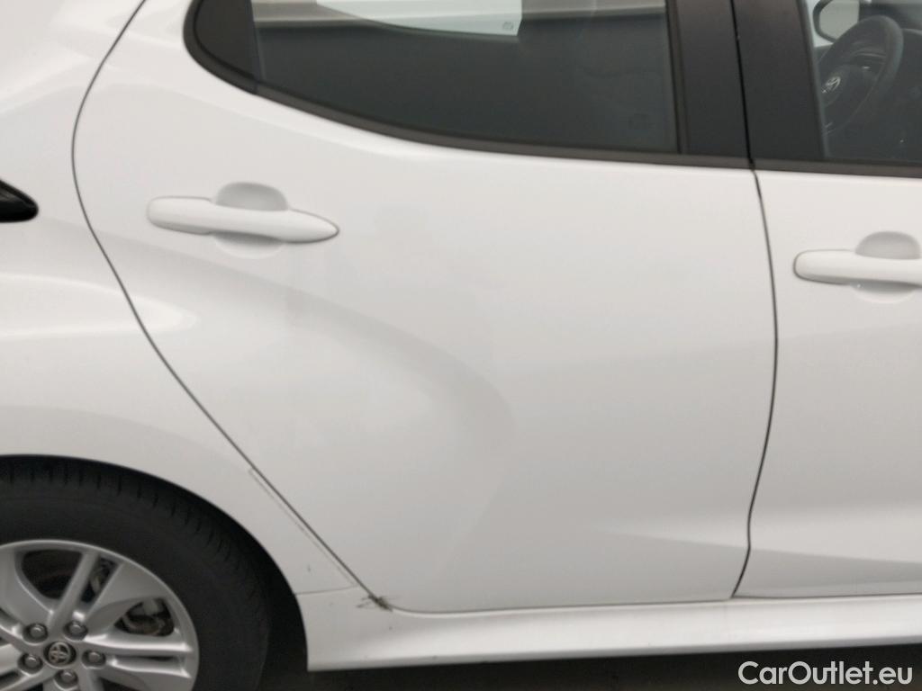  Toyota  Yaris TOYOTA  / 2020 / 5P / berlina con portón 1.5 120H Business Plus #13