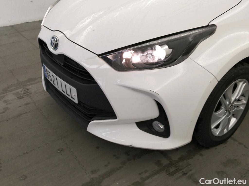  Toyota  Yaris TOYOTA  / 2020 / 5P / berlina con portón 1.5 120H Business Plus #17