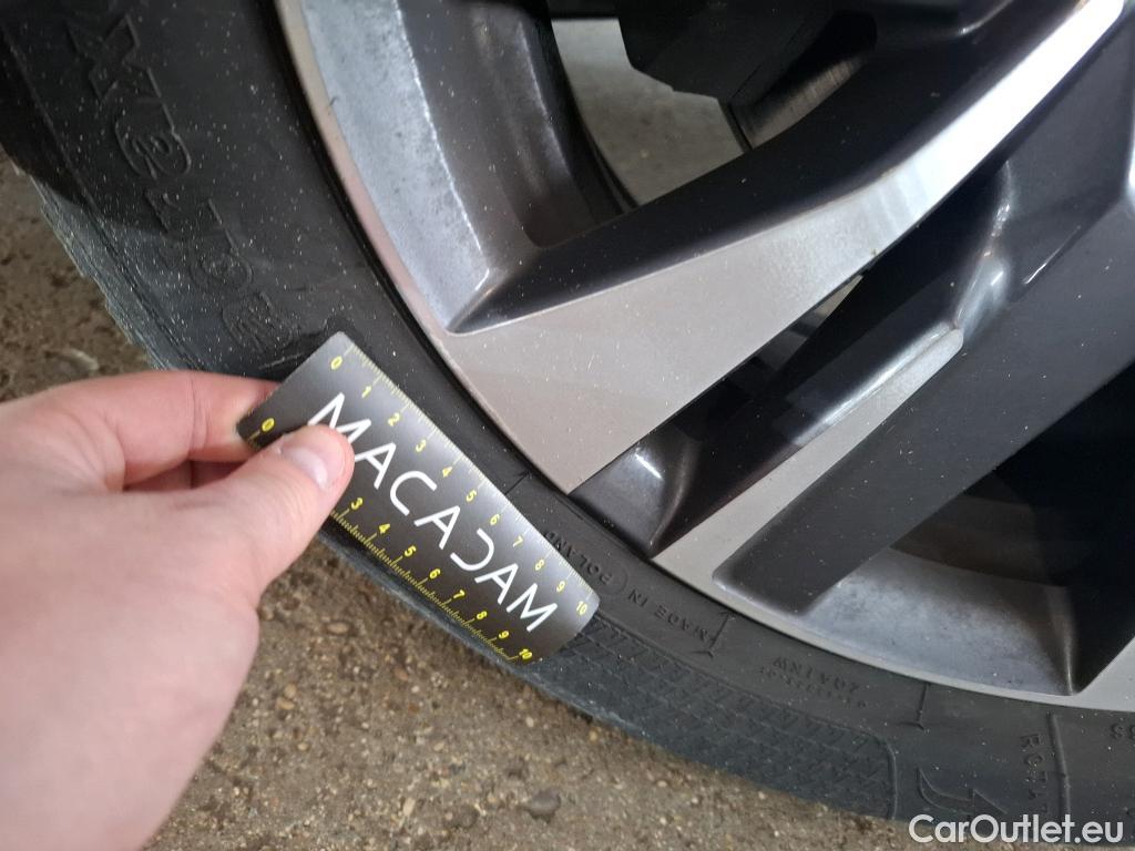  Peugeot  2008  Allure 1.2 PureTech 110CV BVA6 E6 #46