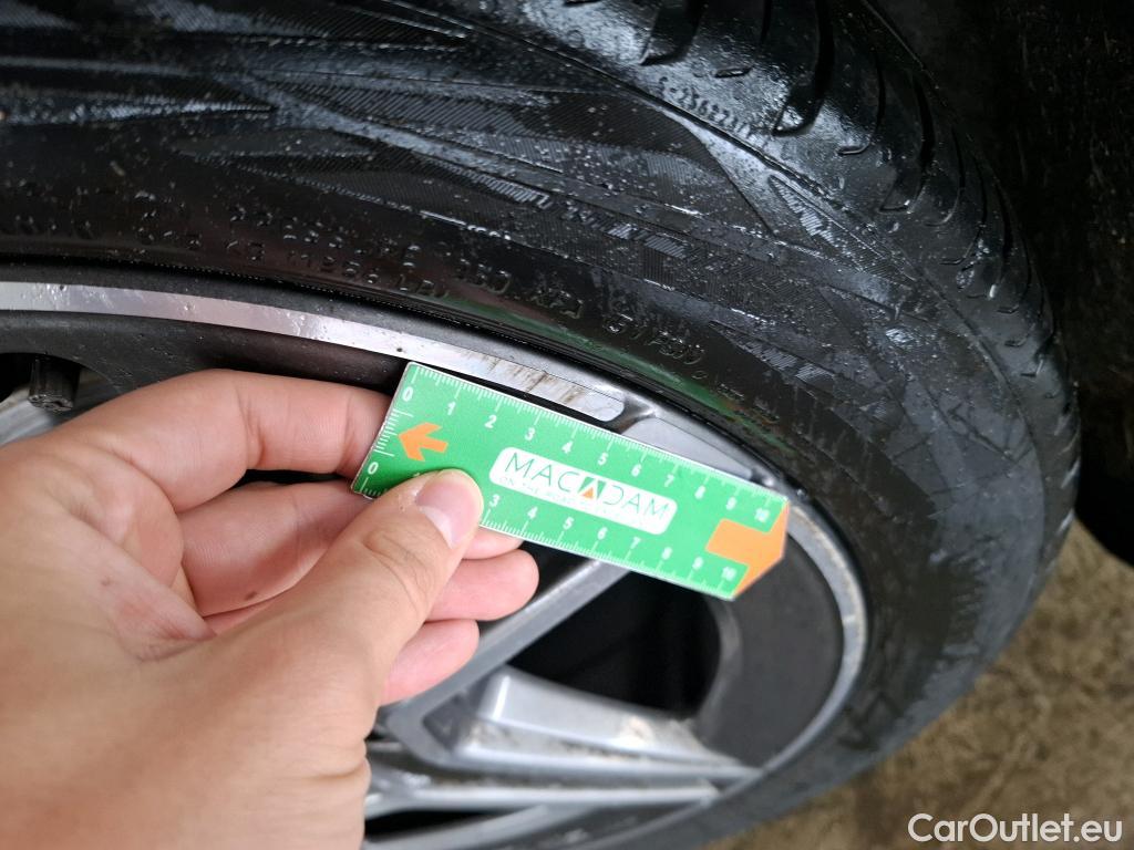  Mercedes  A-Klasse MERCEDES-BENZ Classe A Compact / 2018 / 5P / Berline A 180 d AMG Line 8G-DCT #13