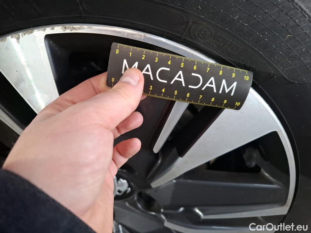  Peugeot  2008  Allure 1.2 PureTech 110CV BVA6 E6 #45