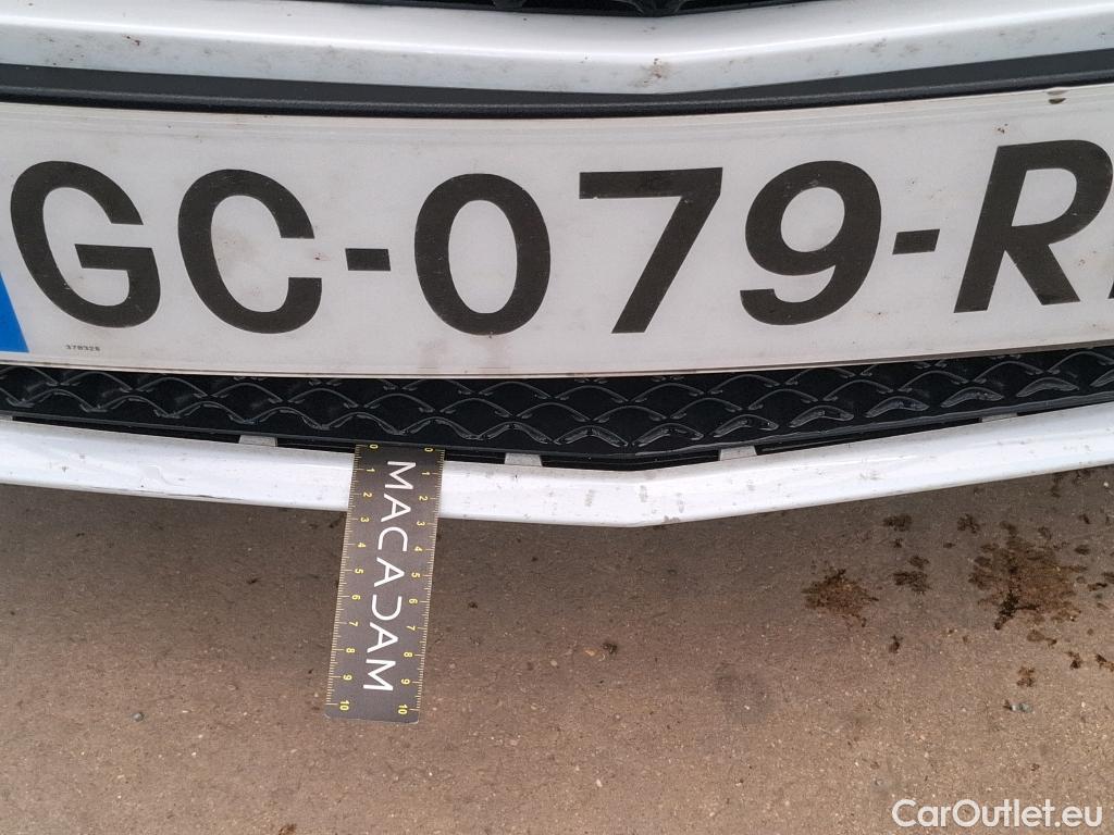  Mercedes  A-Klasse MERCEDES-BENZ Classe A Berline / 2018 / 4P / Berline A 180 d Style Line #29