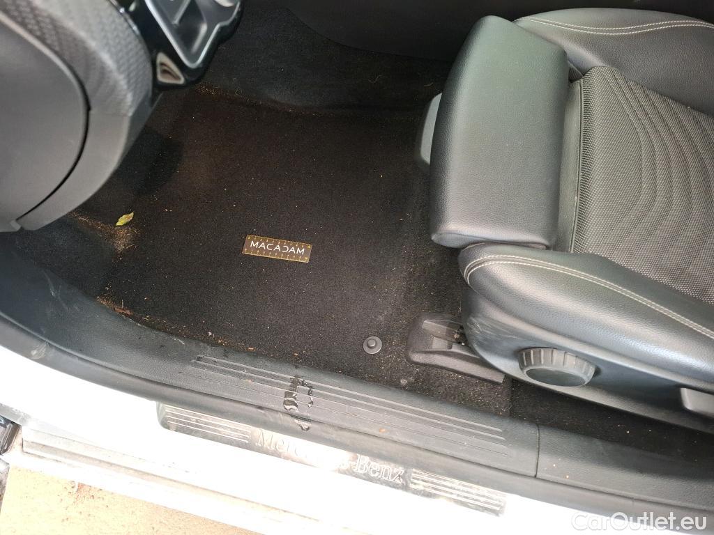  Mercedes  A-Klasse MERCEDES-BENZ Classe A Berline / 2018 / 4P / Berline A 180 d Style Line #17