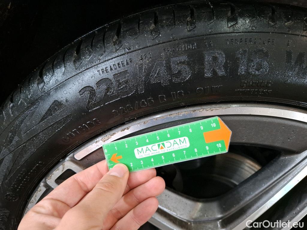  Mercedes  A-Klasse MERCEDES-BENZ Classe A Compact / 2018 / 5P / Berline A 180 d AMG Line 8G-DCT #17