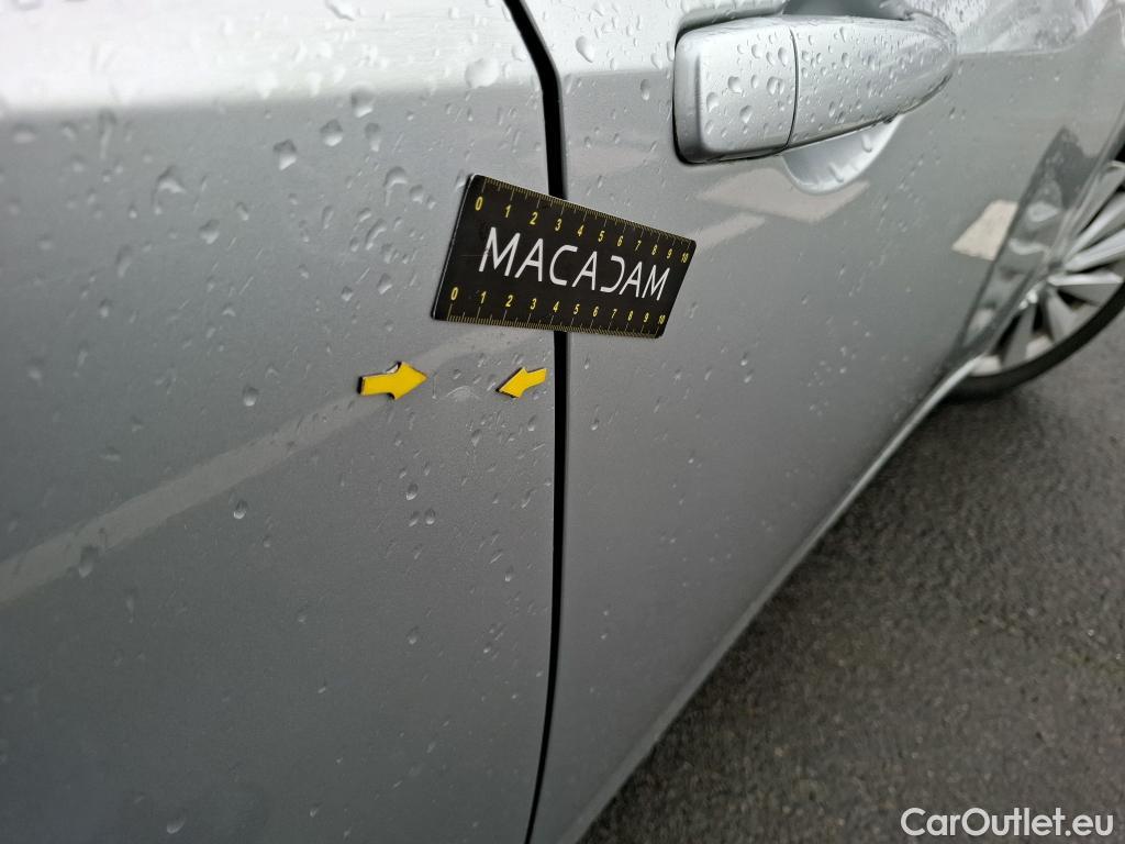  Nissan  Micra NISSAN  / 2016 / 5P / Berline IG-T 92 Business Edition #9