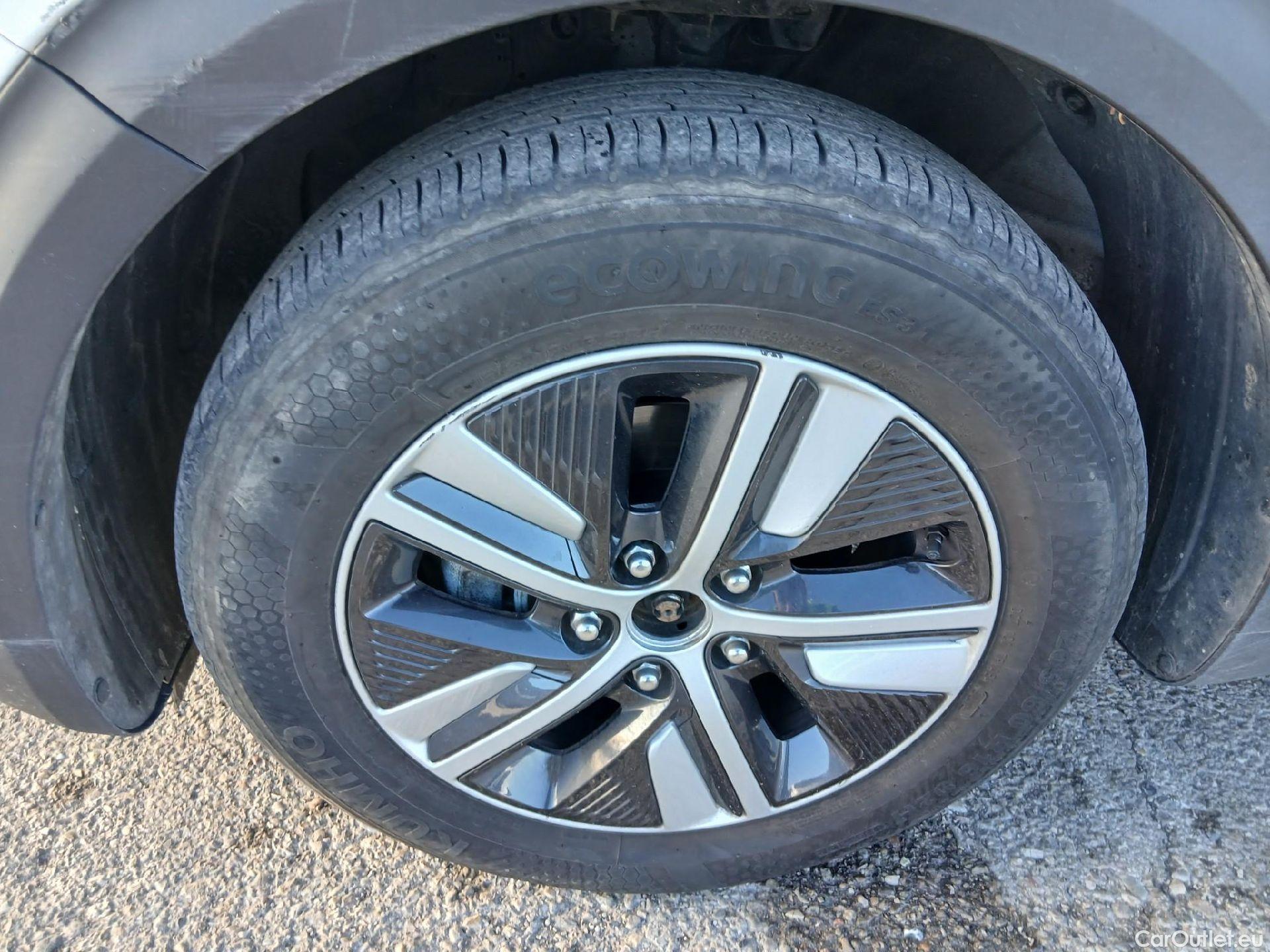  KIA  Niro KIA  / 2019 / 5P / crossover 1.6 GDi HEV 104kW (141CV) Drive #5