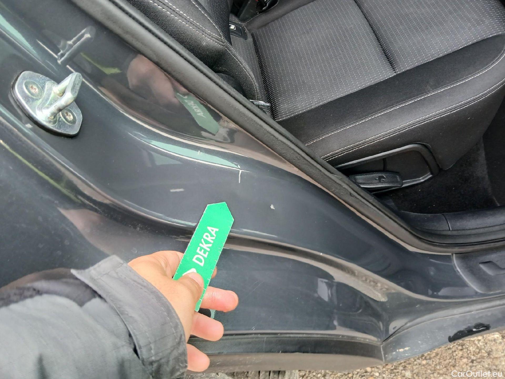  KIA  Sportage KIA  1.6MHEV Drive 100kW(136CV) 4x2(Crist Tintados)(CX) #8