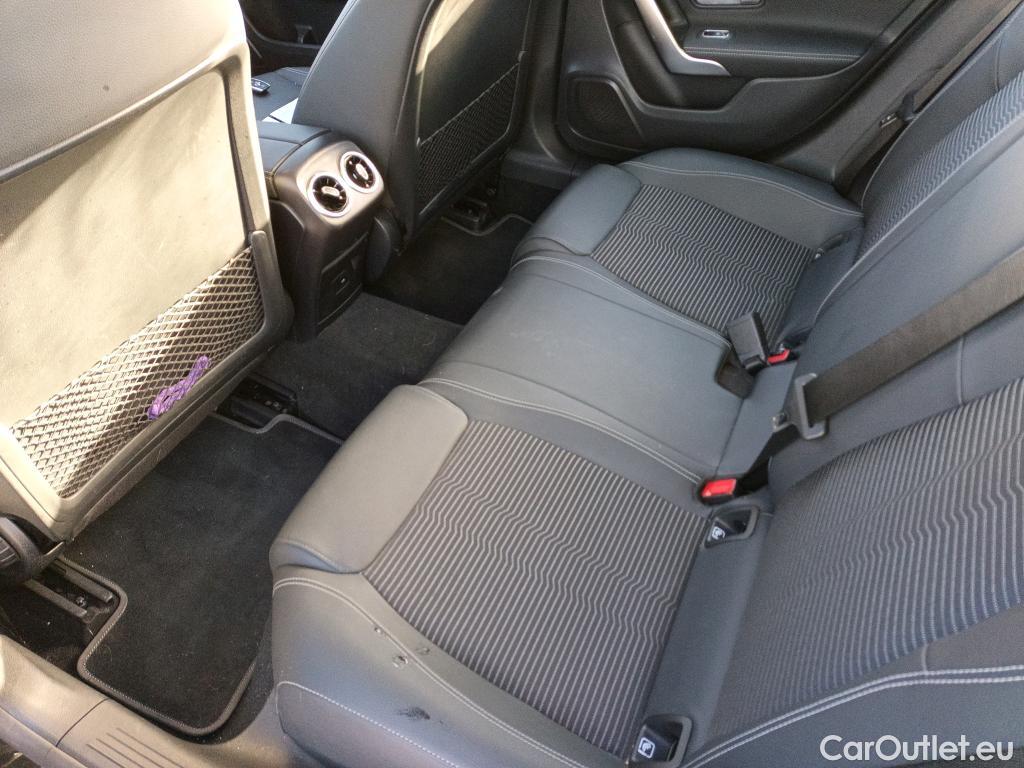  Mercedes  A-Klasse MERCEDES-BENZ Clase A / 2018 / 5P / berlina con portón A 250 e #18