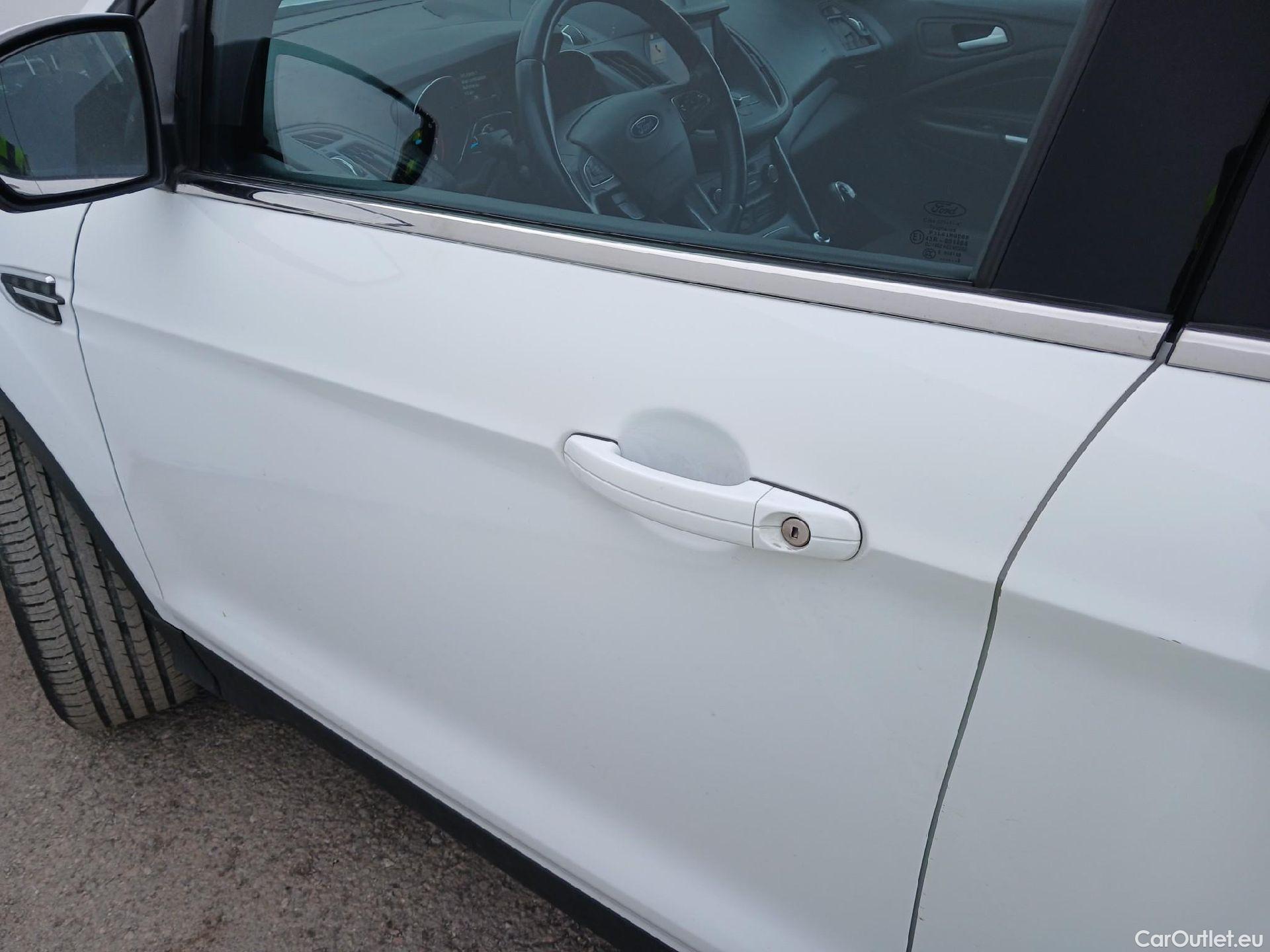  Ford  Kuga FORD  / 2016 / 5P / todoterreno 1.5 EcoBoost 88kW 4x2 Trend+ (CX) #7