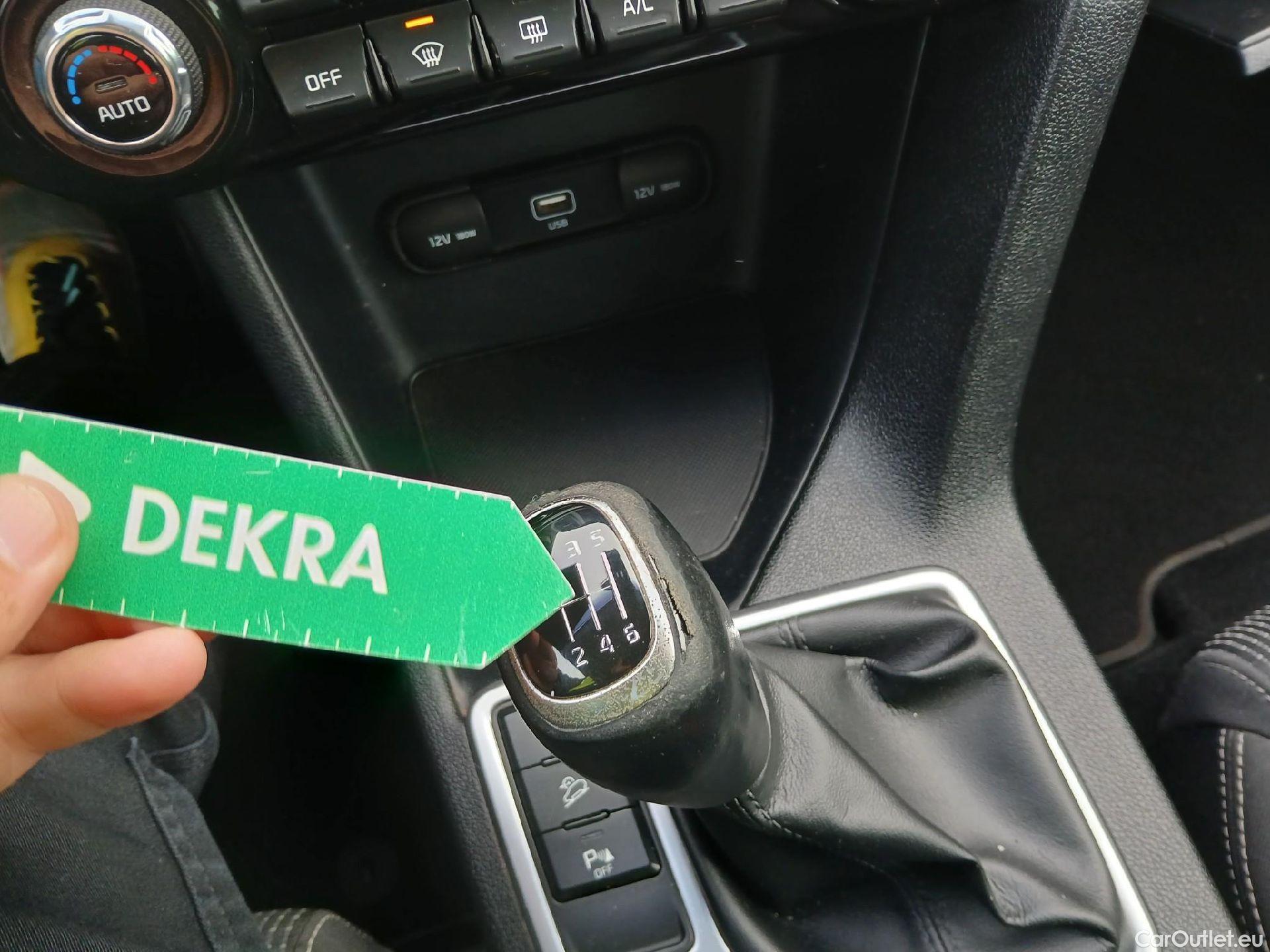  KIA  Sportage KIA  1.6MHEV Drive 100kW(136CV) 4x2(Crist Tintados)(CX) #1