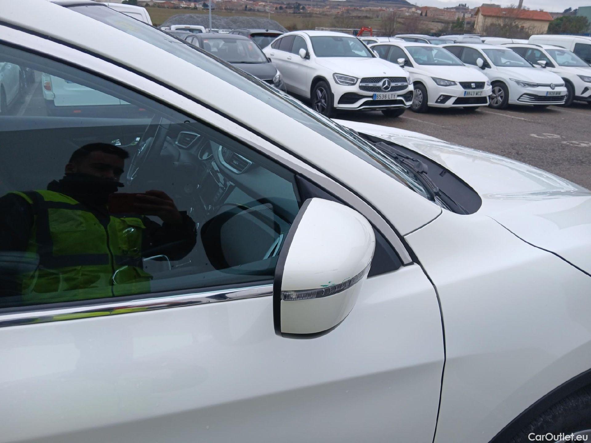  Nissan  Qashqai NISSAN  / 2017 / 5P / todoterreno DIG-T 103 kW (140 CV) E6D ACENTA #16