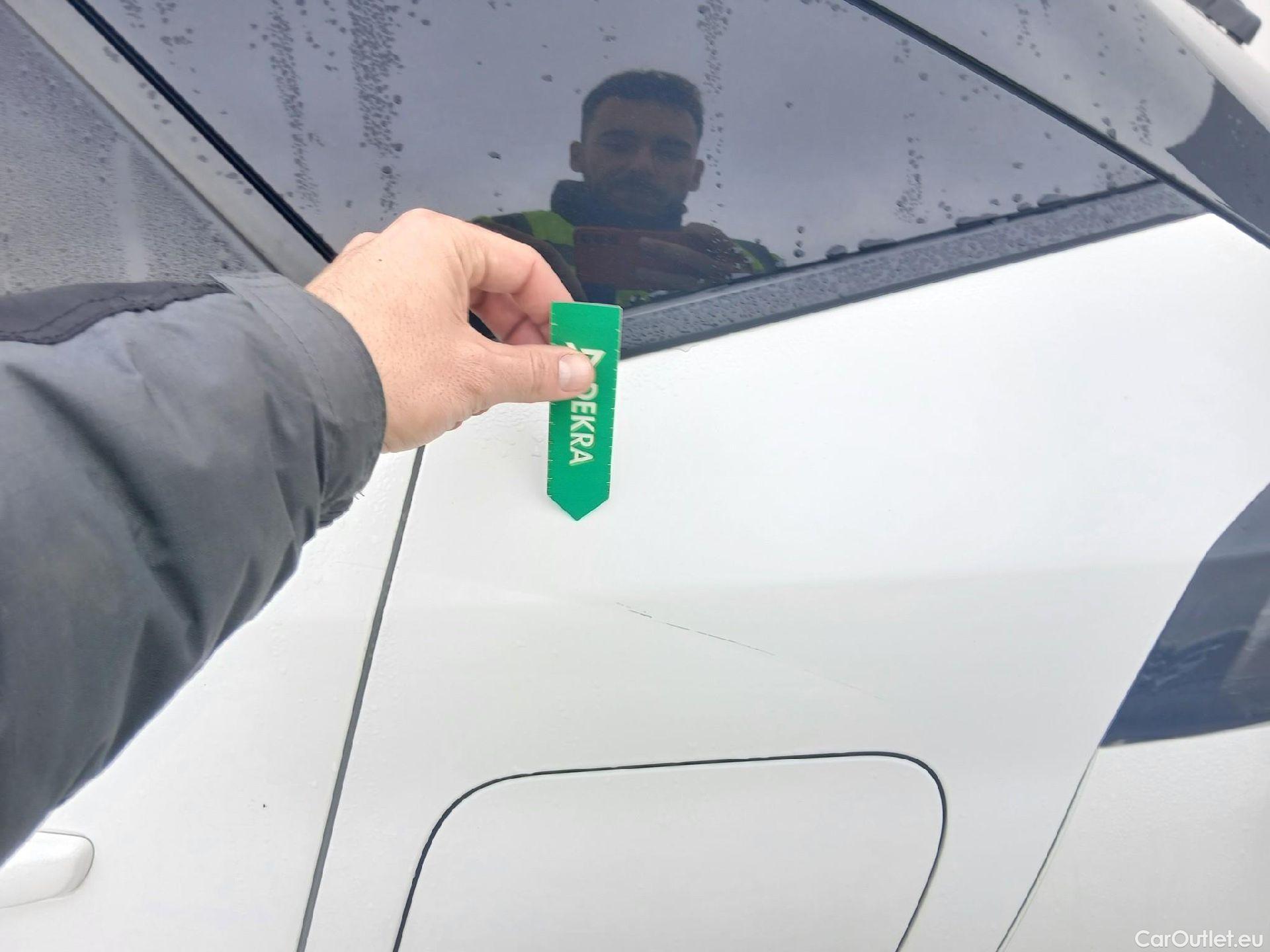  Peugeot  2008 PEUGEOT  / 2019 / 5P / todoterreno Allure BlueHDI 81kW (110CV) #10