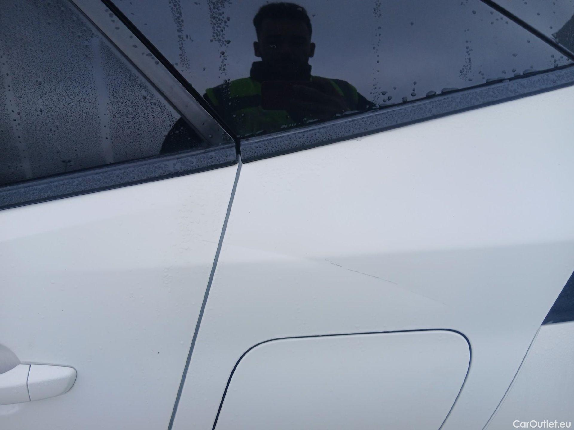  Peugeot  2008 PEUGEOT  / 2019 / 5P / todoterreno Allure BlueHDI 81kW (110CV) #9