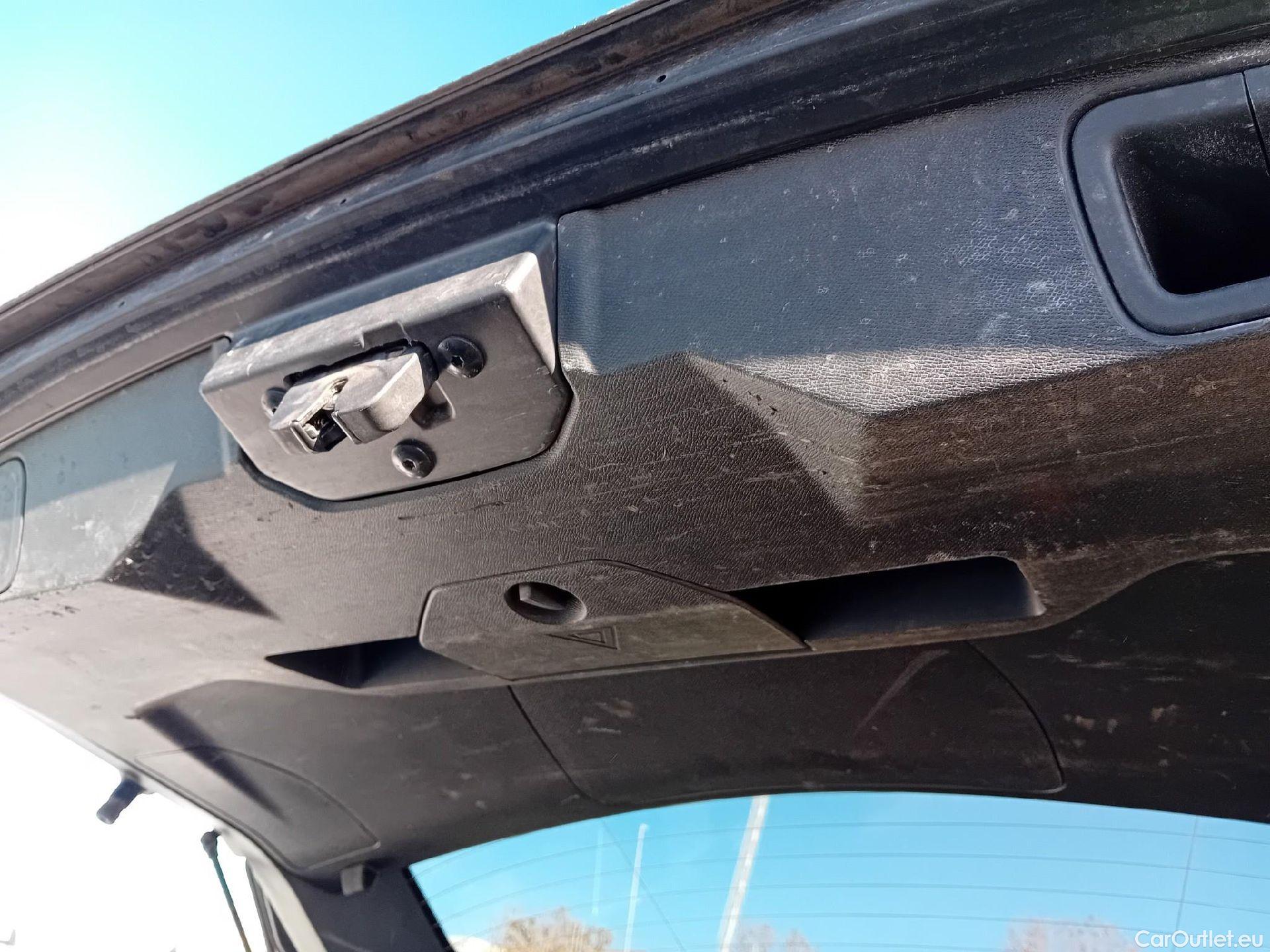  Peugeot  3008 PEUGEOT  Hybrid / 2020 / 5P / todoterreno 225 e-EAT8 GT #21