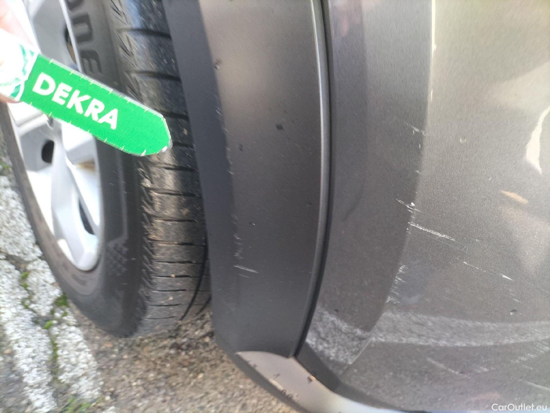  Nissan  Juke NISSAN  / 2019 / 5P / crossover DIG-T 84 kW (114 CV) DCT 7 V N-Connecta (AC2) #4