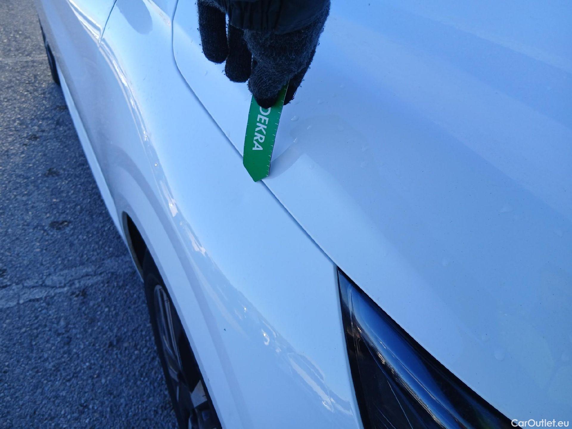  Peugeot  208 PEUGEOT  / 2019 / 5P / berlina con portón PureTech 73kW (100CV) Allure (AC) #34