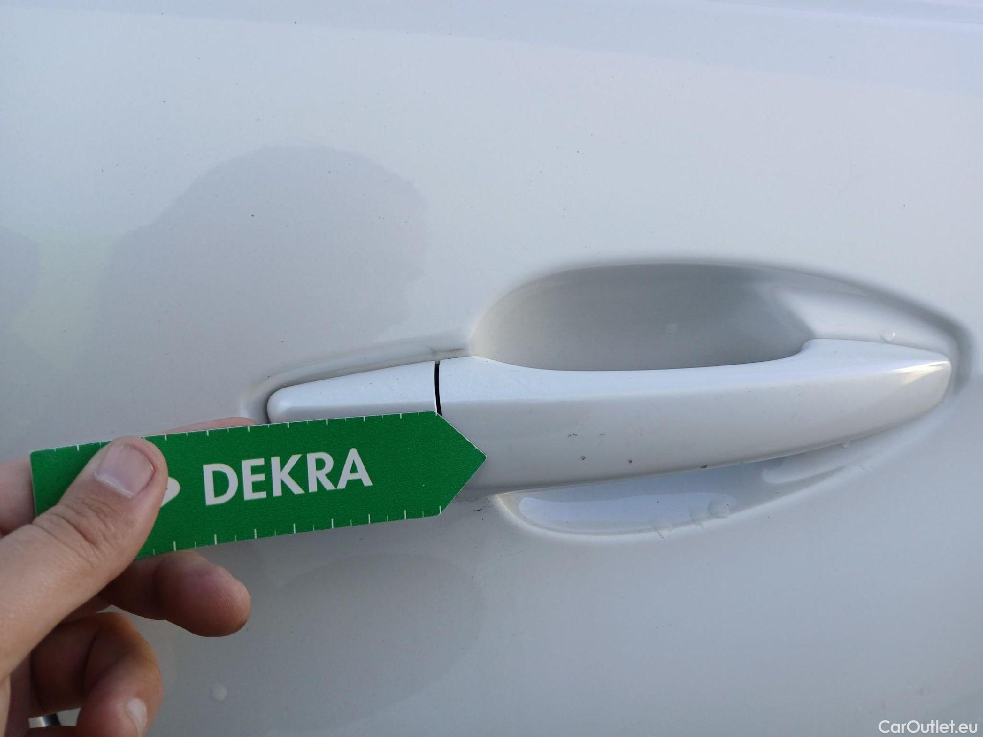  Peugeot  3008 PEUGEOT  / 2020 / 5P / todoterreno 1.5 BlueHDi 96kW S&S Allure Pack EAT8 #37