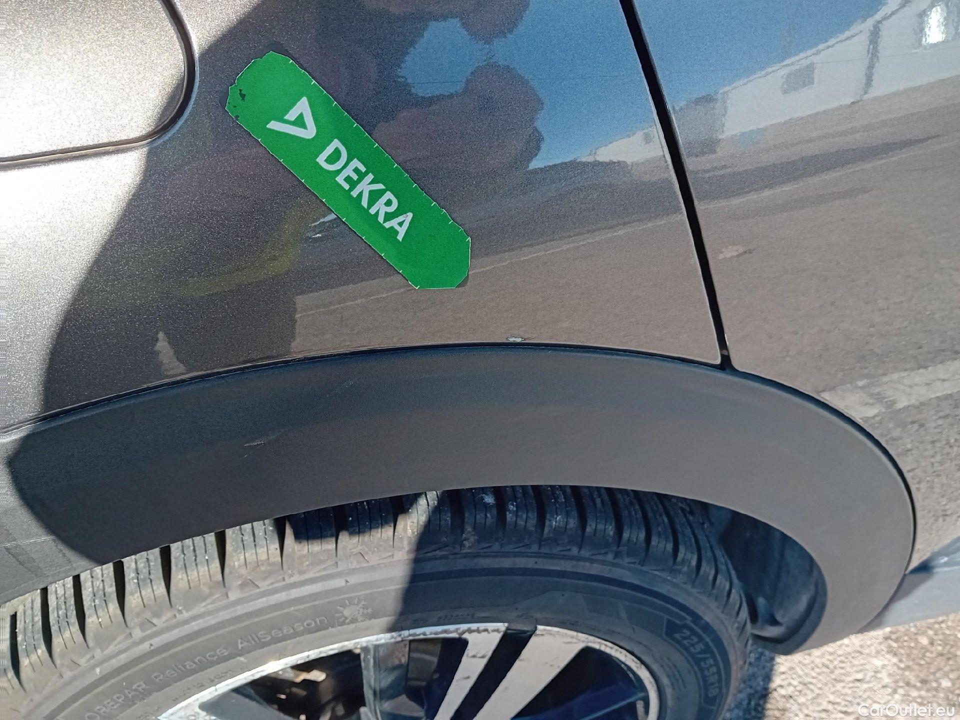  Peugeot  3008 PEUGEOT  Hybrid / 2020 / 5P / todoterreno 225 e-EAT8 GT #25