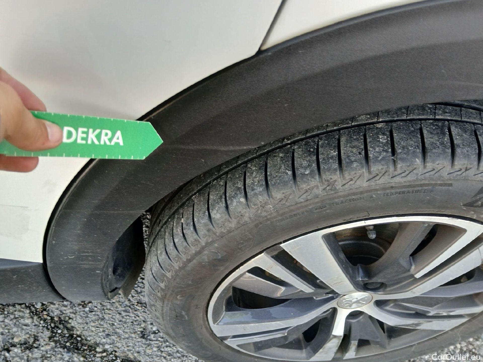  Peugeot  3008 PEUGEOT  / 2020 / 5P / todoterreno 1.5 BlueHDi 96kW S&S Allure Pack EAT8 #18