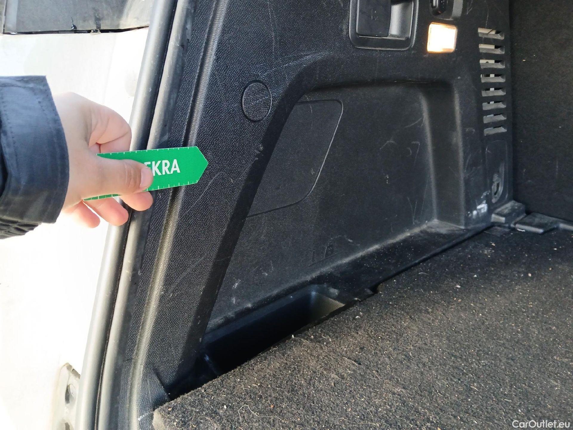  Peugeot  3008 PEUGEOT  / 2020 / 5P / todoterreno 1.5 BlueHDi 96kW S&S Allure Pack EAT8 #2