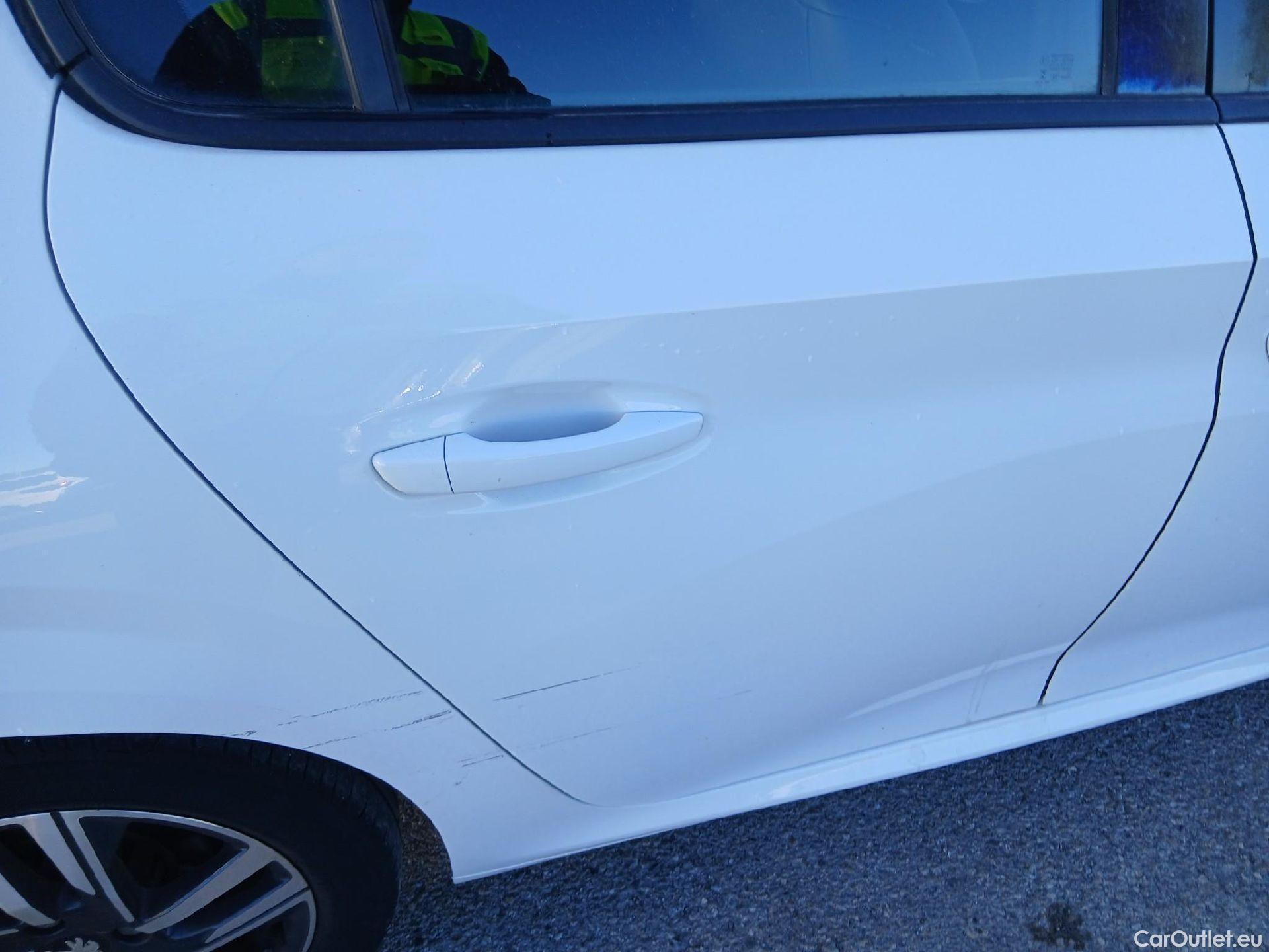  Peugeot  208 PEUGEOT  / 2019 / 5P / berlina con portón PureTech 73kW (100CV) Allure (AC) #27