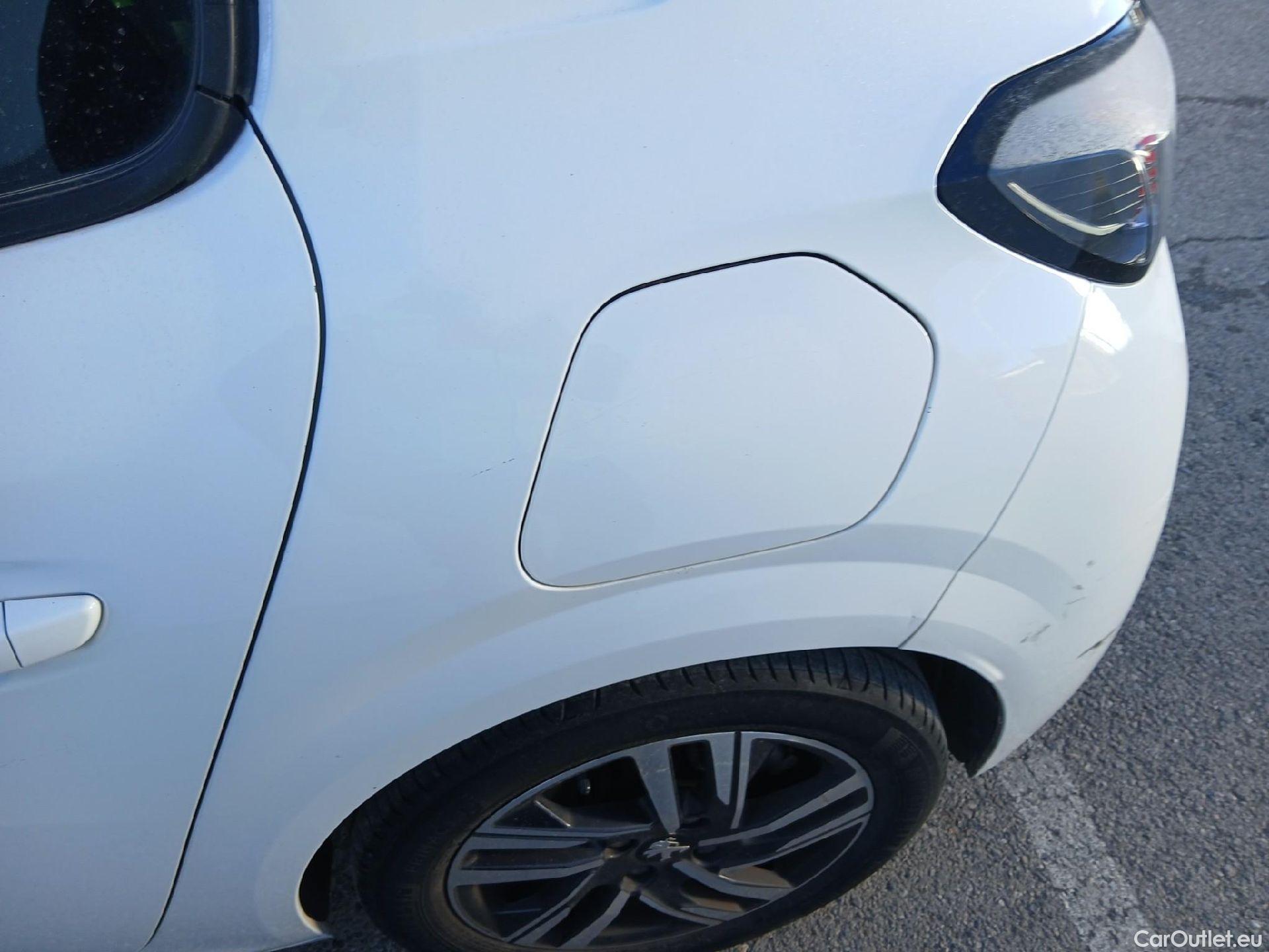  Peugeot  208 PEUGEOT  / 2019 / 5P / berlina con portón PureTech 73kW (100CV) Allure (AC) #16