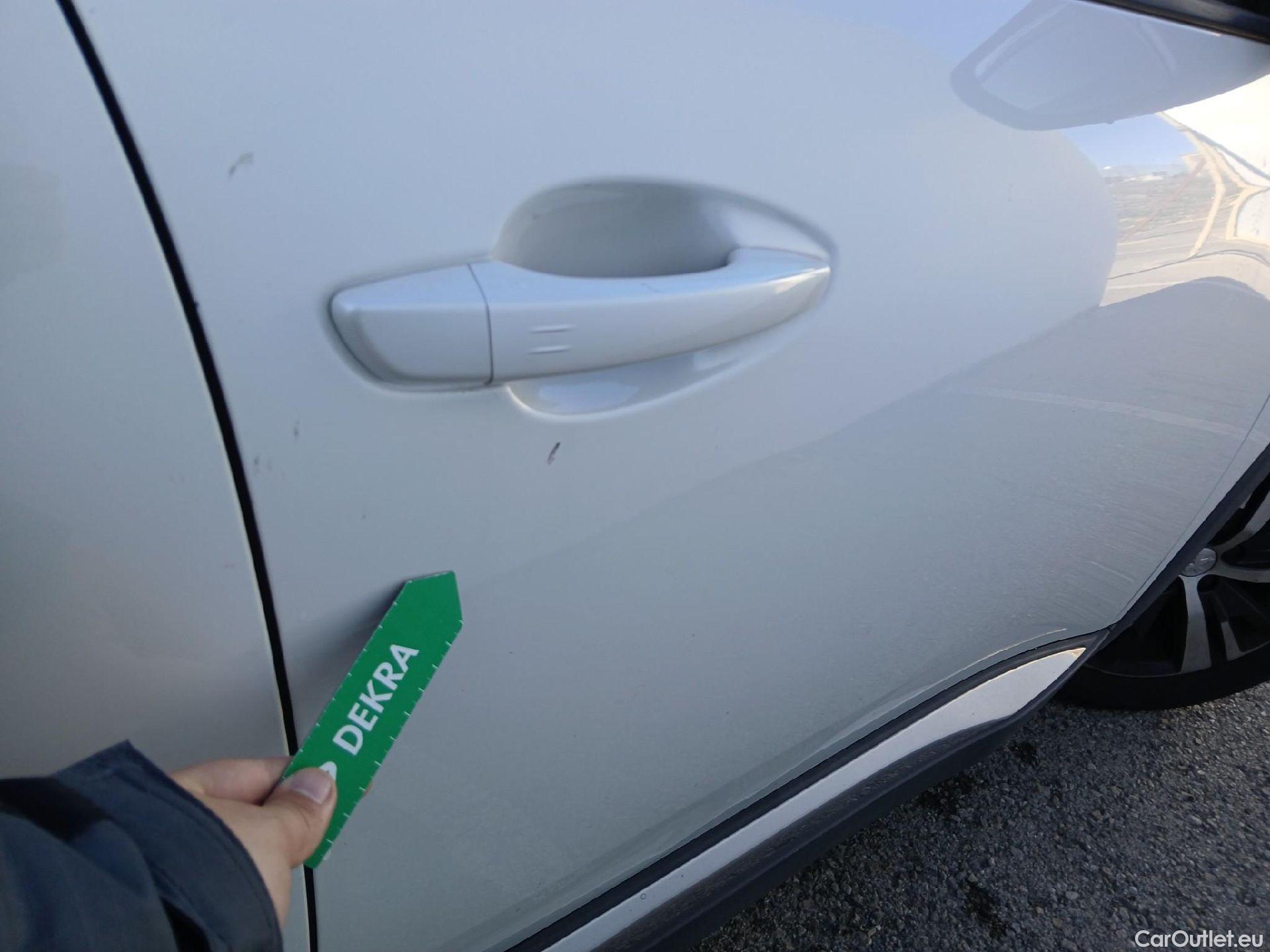  Peugeot  3008 PEUGEOT  / 2020 / 5P / todoterreno 1.5 BlueHDi 96kW S&S Allure Pack EAT8 #39