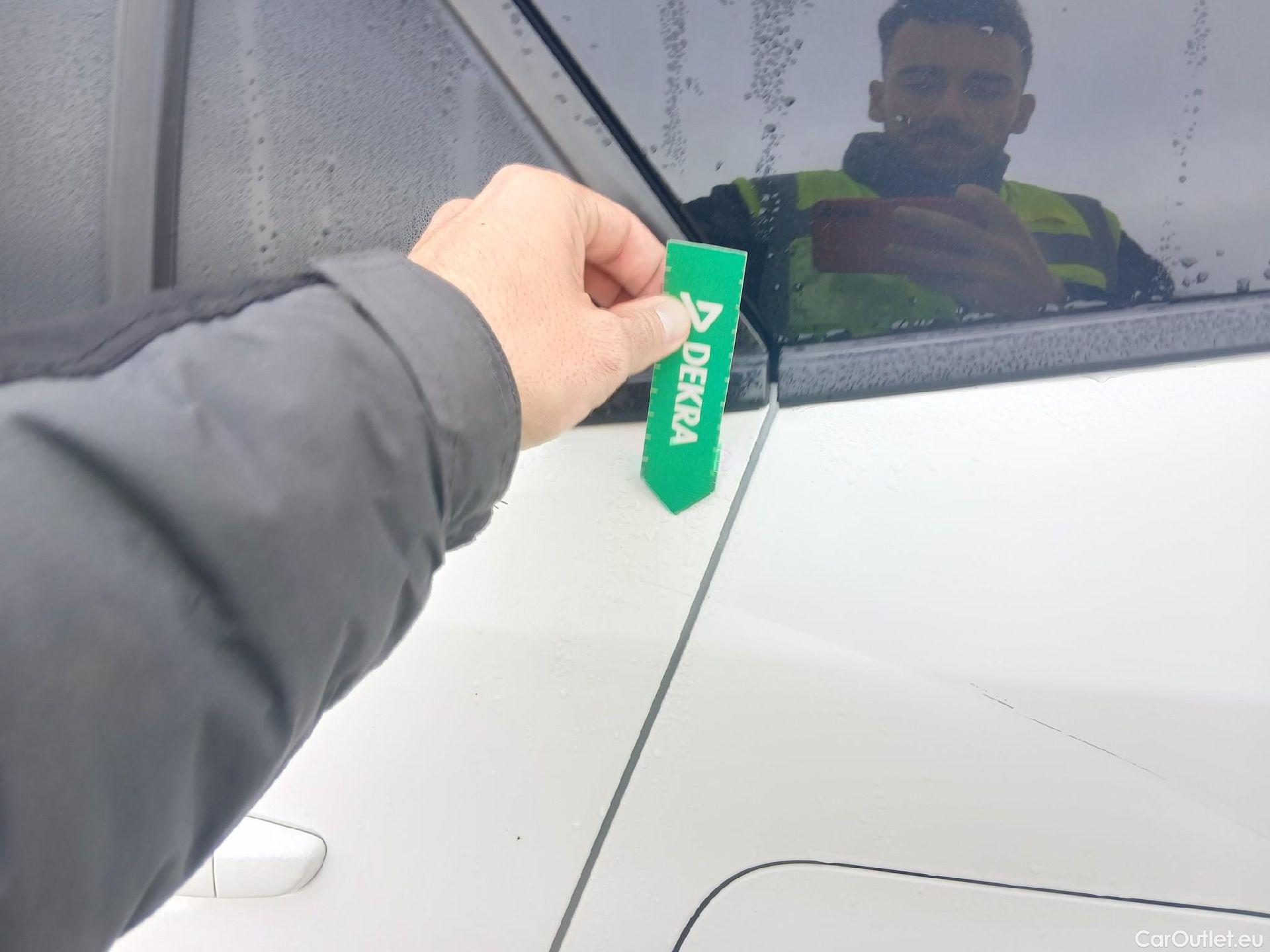  Peugeot  2008 PEUGEOT  / 2019 / 5P / todoterreno Allure BlueHDI 81kW (110CV) #5