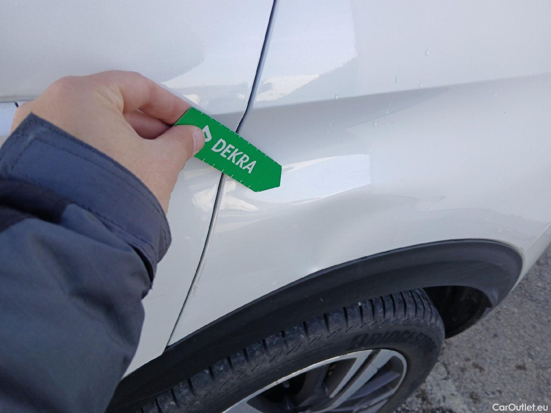  Peugeot  3008 PEUGEOT  / 2020 / 5P / todoterreno 1.5 BlueHDi 96kW S&S Allure Pack EAT8 #19