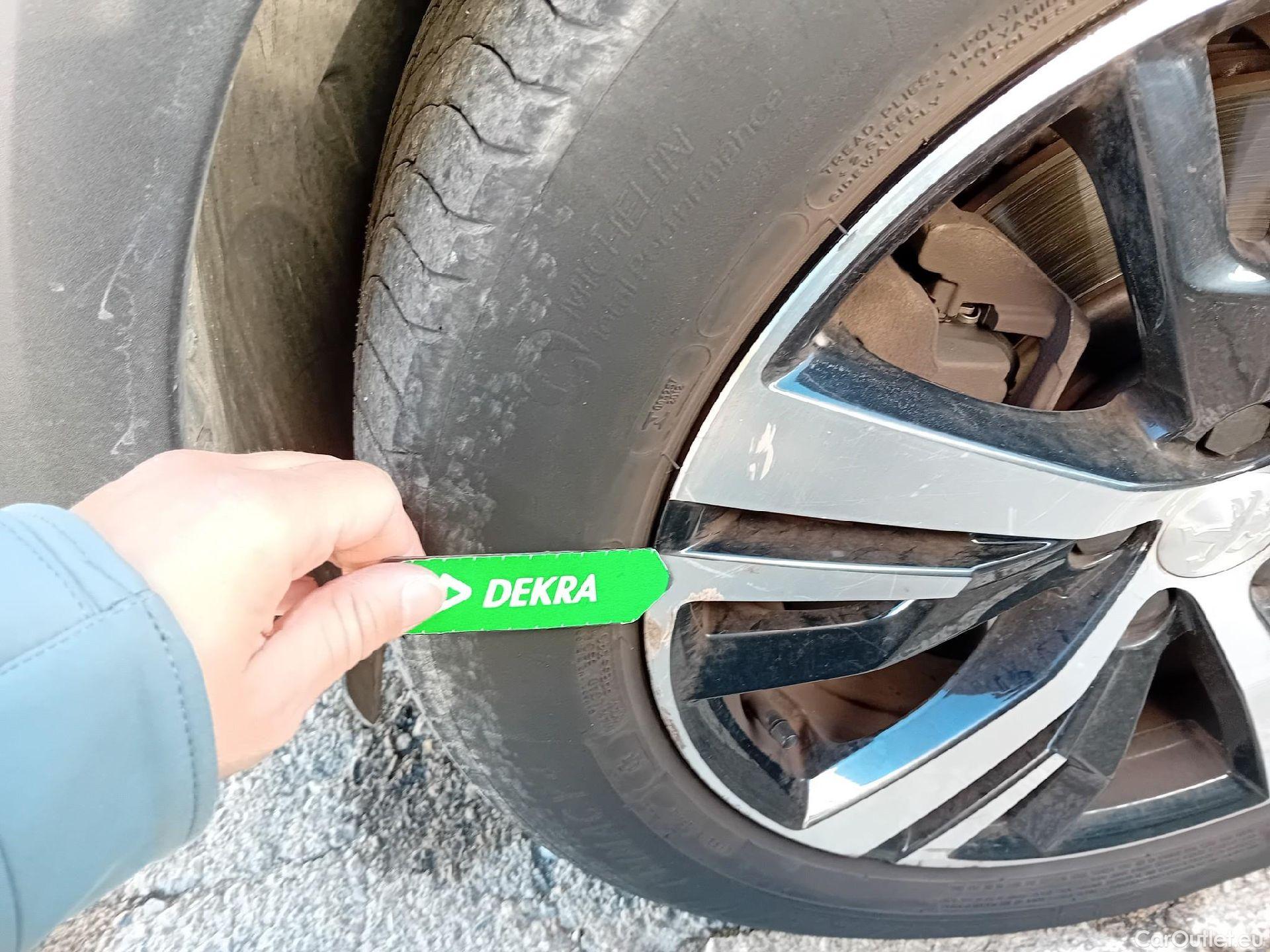  Peugeot  3008 PEUGEOT  Hybrid / 2020 / 5P / todoterreno 225 e-EAT8 GT #11