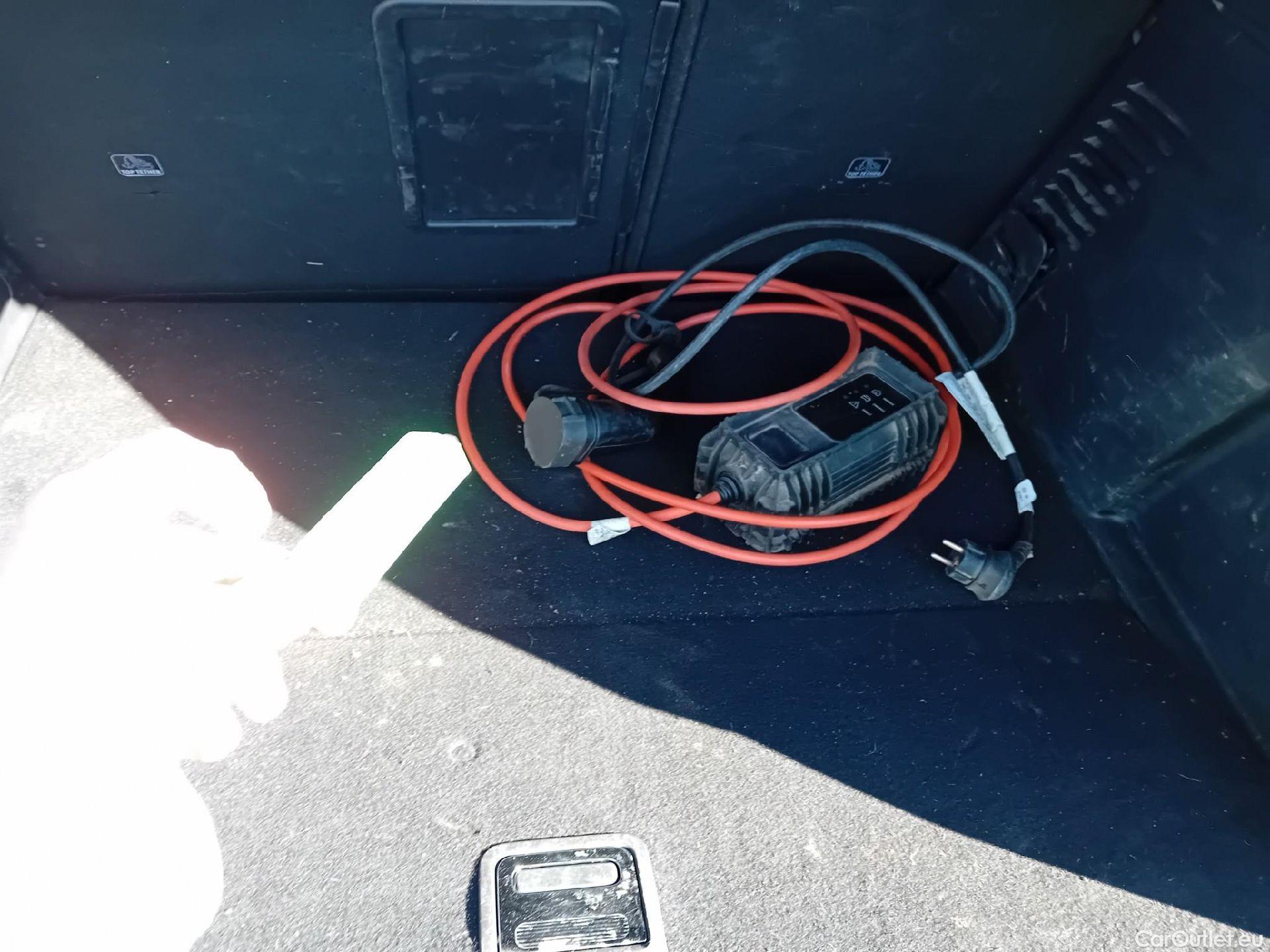  Peugeot  3008 PEUGEOT  Hybrid / 2020 / 5P / todoterreno 225 e-EAT8 GT #19