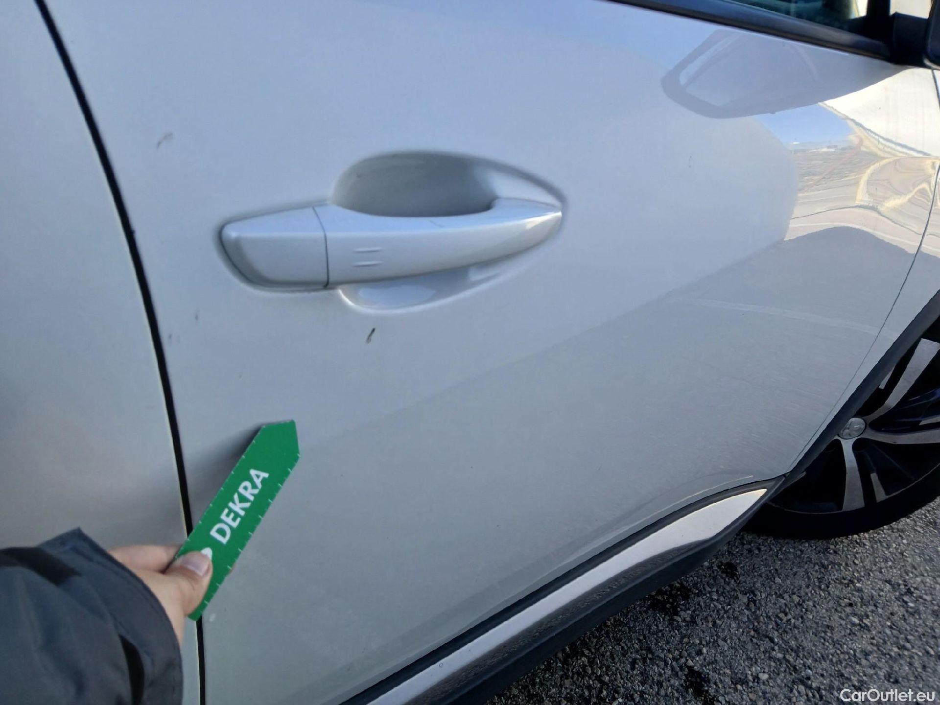  Peugeot  3008 PEUGEOT  / 2020 / 5P / todoterreno 1.5 BlueHDi 96kW S&S Allure Pack EAT8 #38