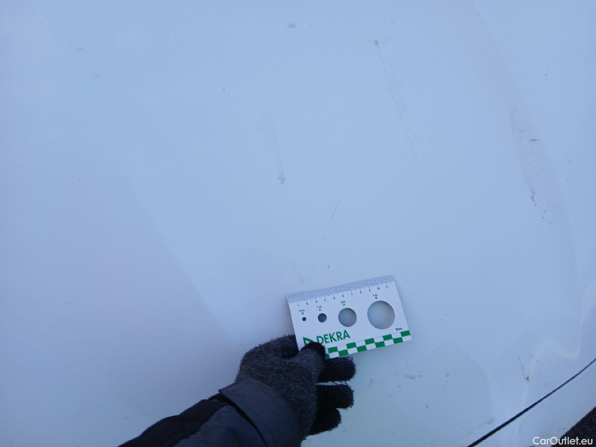  Toyota  Yaris TOYOTA  / 2020 / 5P / berlina con portón 1.5 120H Business Plus #1