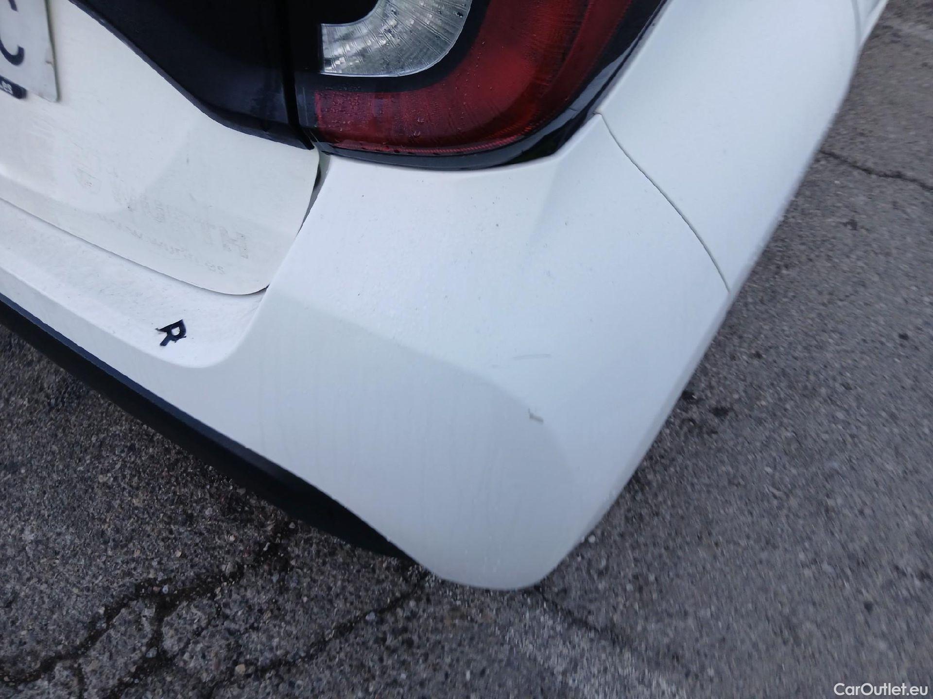  Toyota  Yaris TOYOTA  / 2020 / 5P / berlina con portón 1.5 120H Business Plus #19