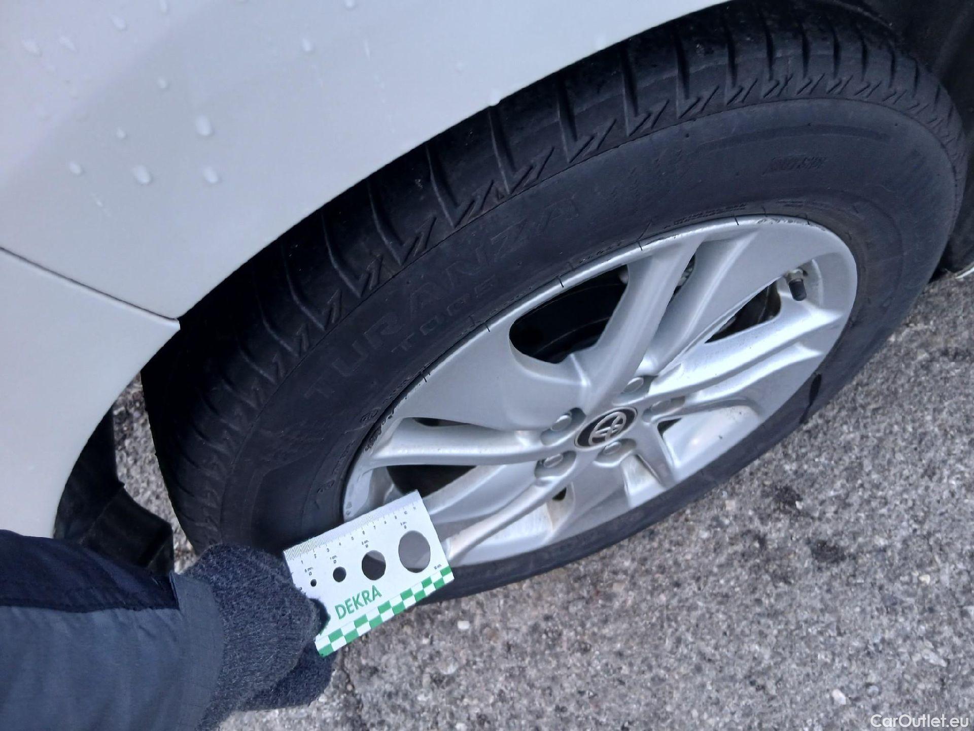  Toyota  Yaris TOYOTA  / 2020 / 5P / berlina con portón 1.5 120H Business Plus #23