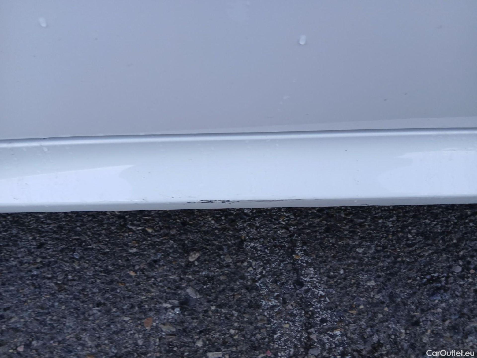  Toyota  Yaris TOYOTA  / 2020 / 5P / berlina con portón 1.5 120H Business Plus #33