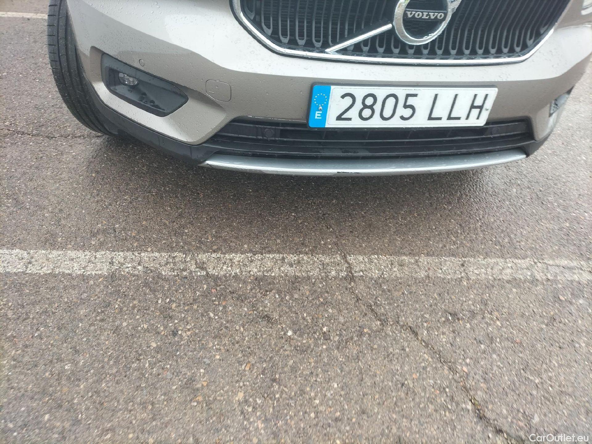  Volvo  XC 40 VOLVO XC40 / 2017 / 5P / todoterreno 1.5 T3 Momentum Pro Auto #2