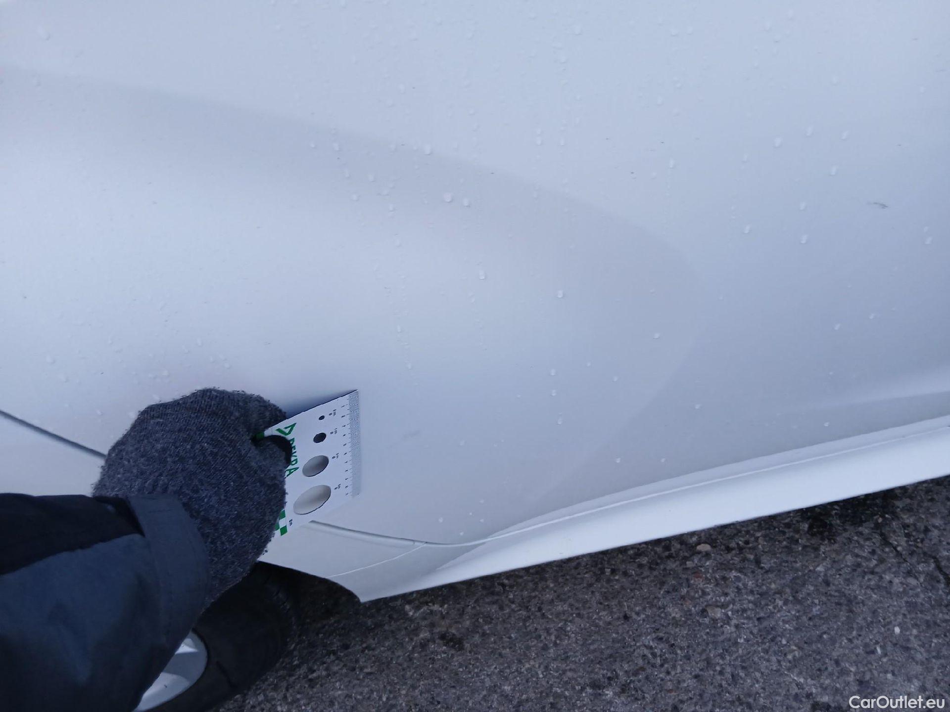  Toyota  Yaris TOYOTA  / 2020 / 5P / berlina con portón 1.5 120H Business Plus #26