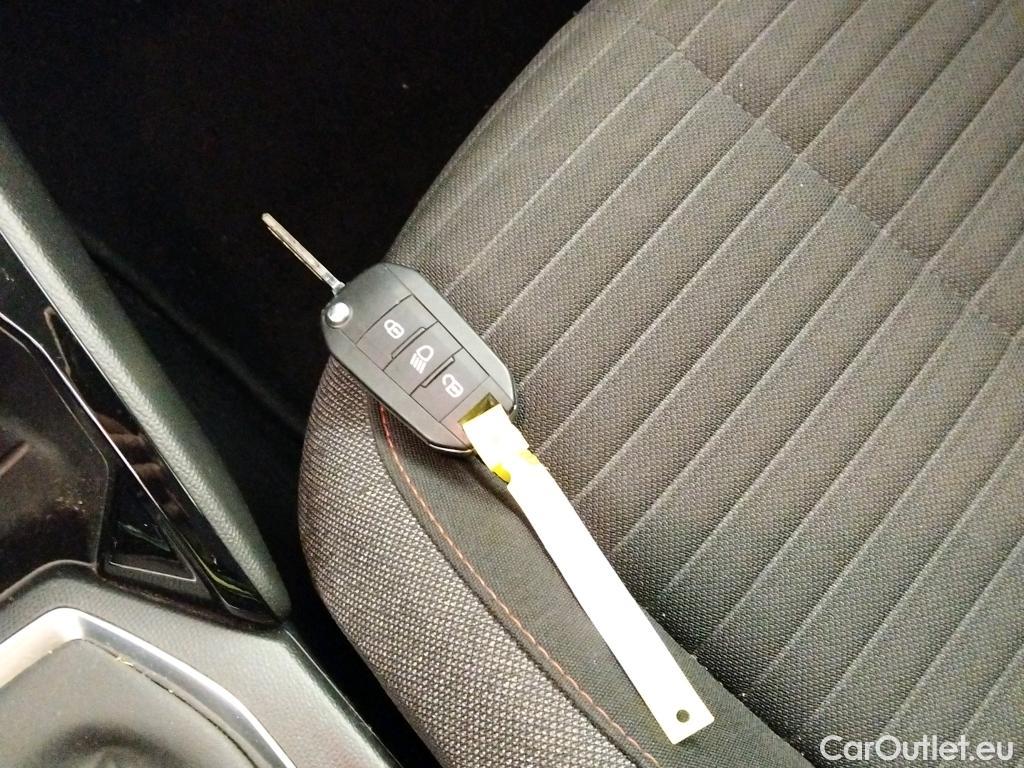  Peugeot  2008 PEUGEOT  / 2019 / 5P / todoterreno Active Pack BlueHDI 81kW (110CV) #3