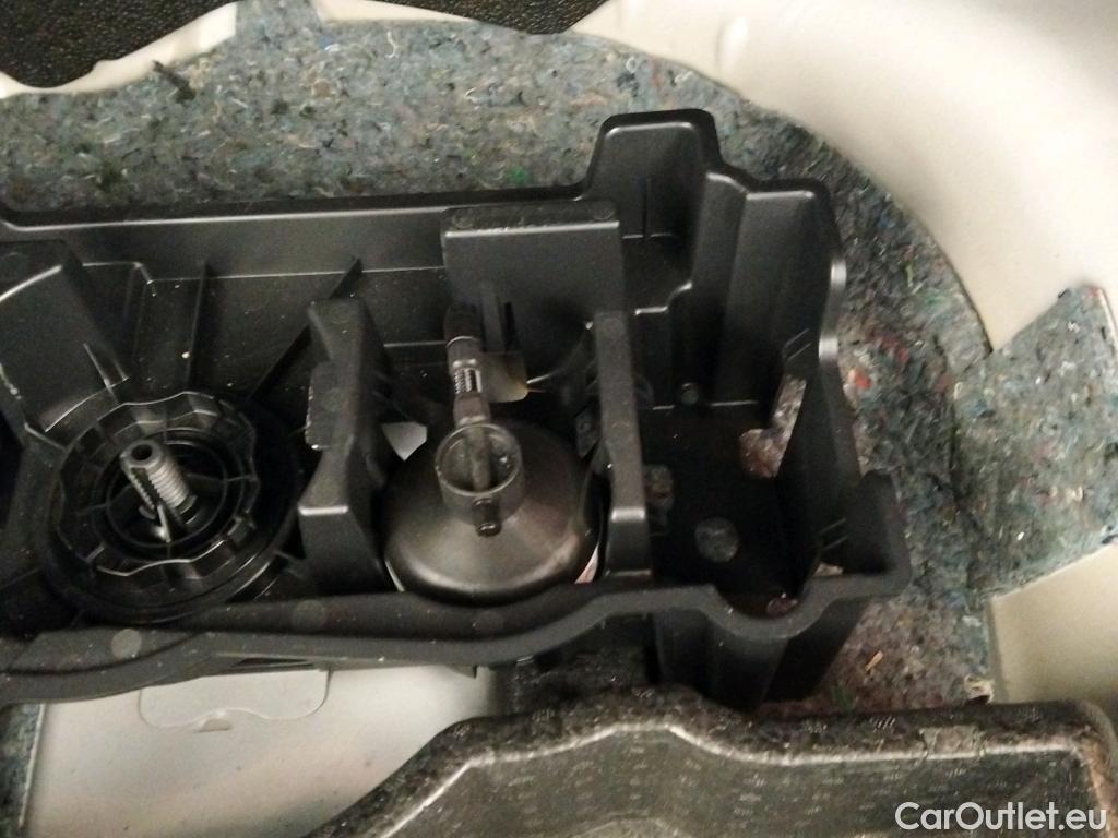  Peugeot  2008 PEUGEOT  / 2019 / 5P / todoterreno Active Pack BlueHDI 81kW (110CV) #7