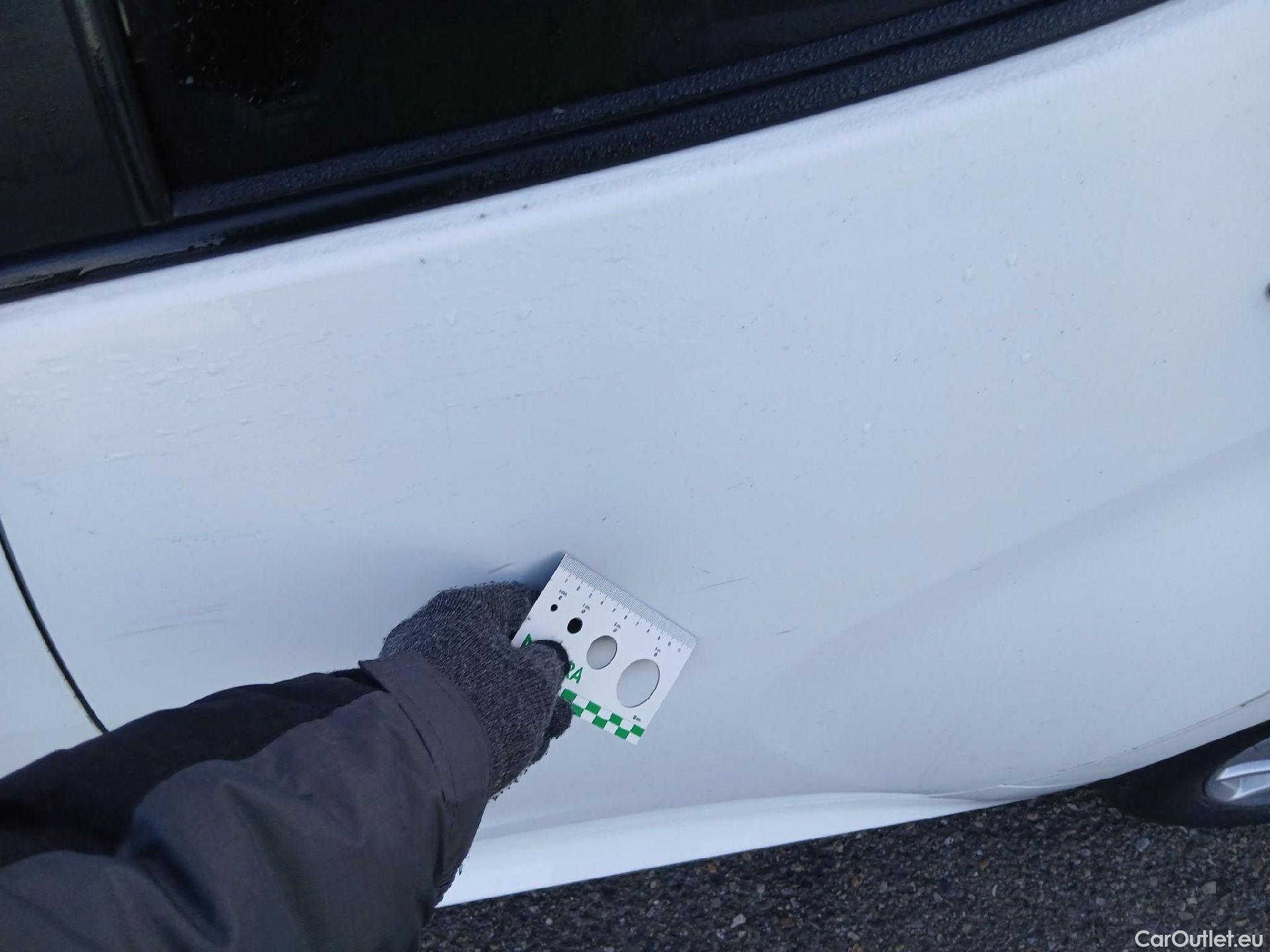  Toyota  Yaris TOYOTA  / 2020 / 5P / berlina con portón 1.5 120H Business Plus #14