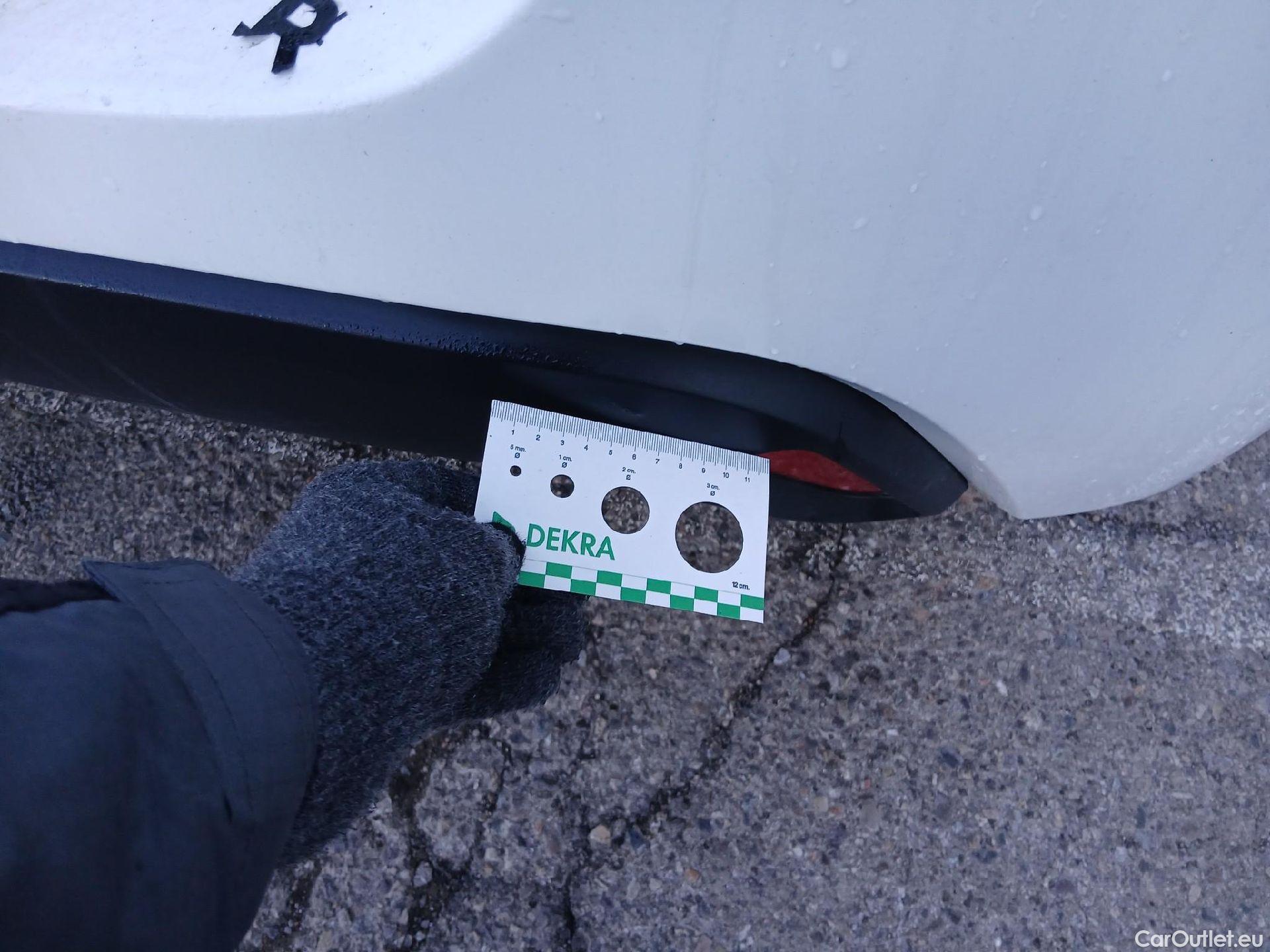  Toyota  Yaris TOYOTA  / 2020 / 5P / berlina con portón 1.5 120H Business Plus #22