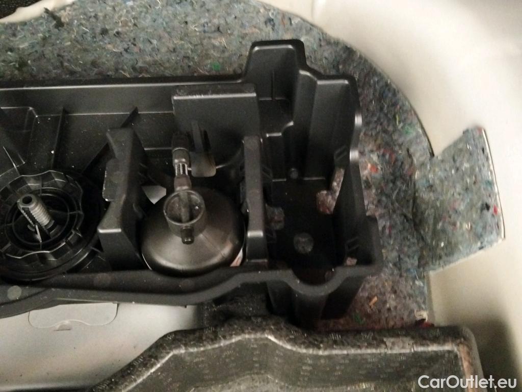  Peugeot  2008 PEUGEOT  / 2019 / 5P / todoterreno Active Pack BlueHDI 81kW (110CV) #8