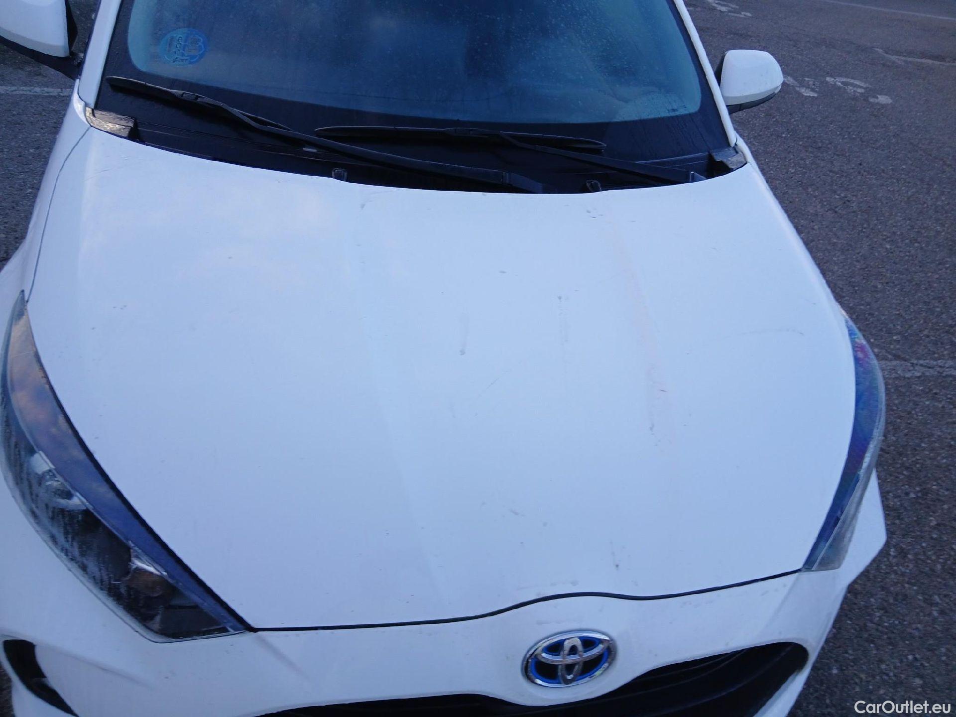  Toyota  Yaris TOYOTA  / 2020 / 5P / berlina con portón 1.5 120H Business Plus #2