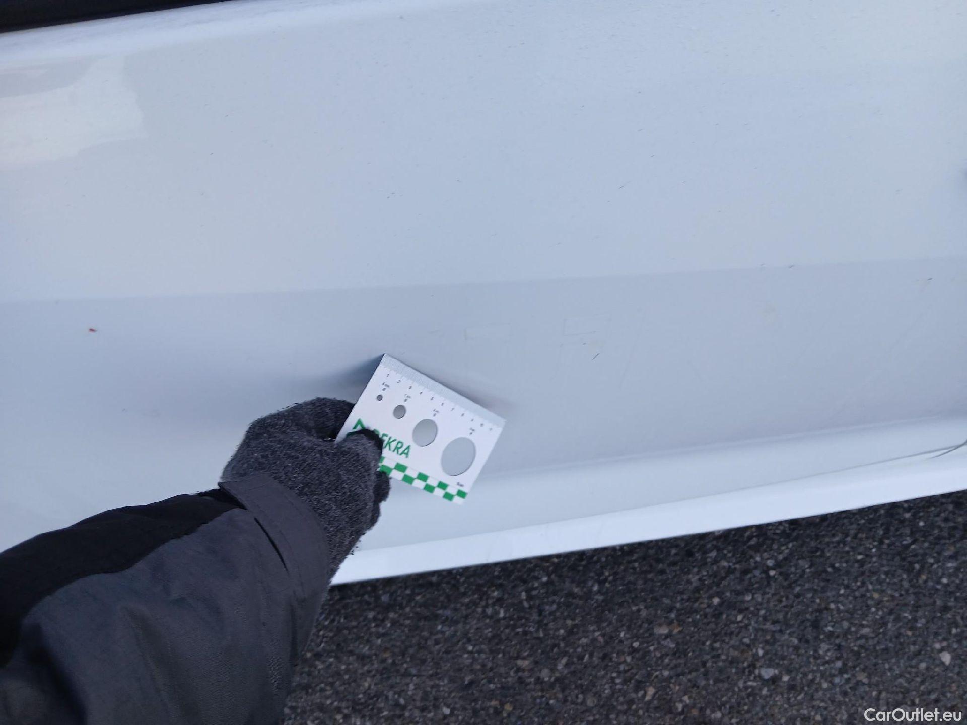  Toyota  Yaris TOYOTA  / 2020 / 5P / berlina con portón 1.5 120H Business Plus #9